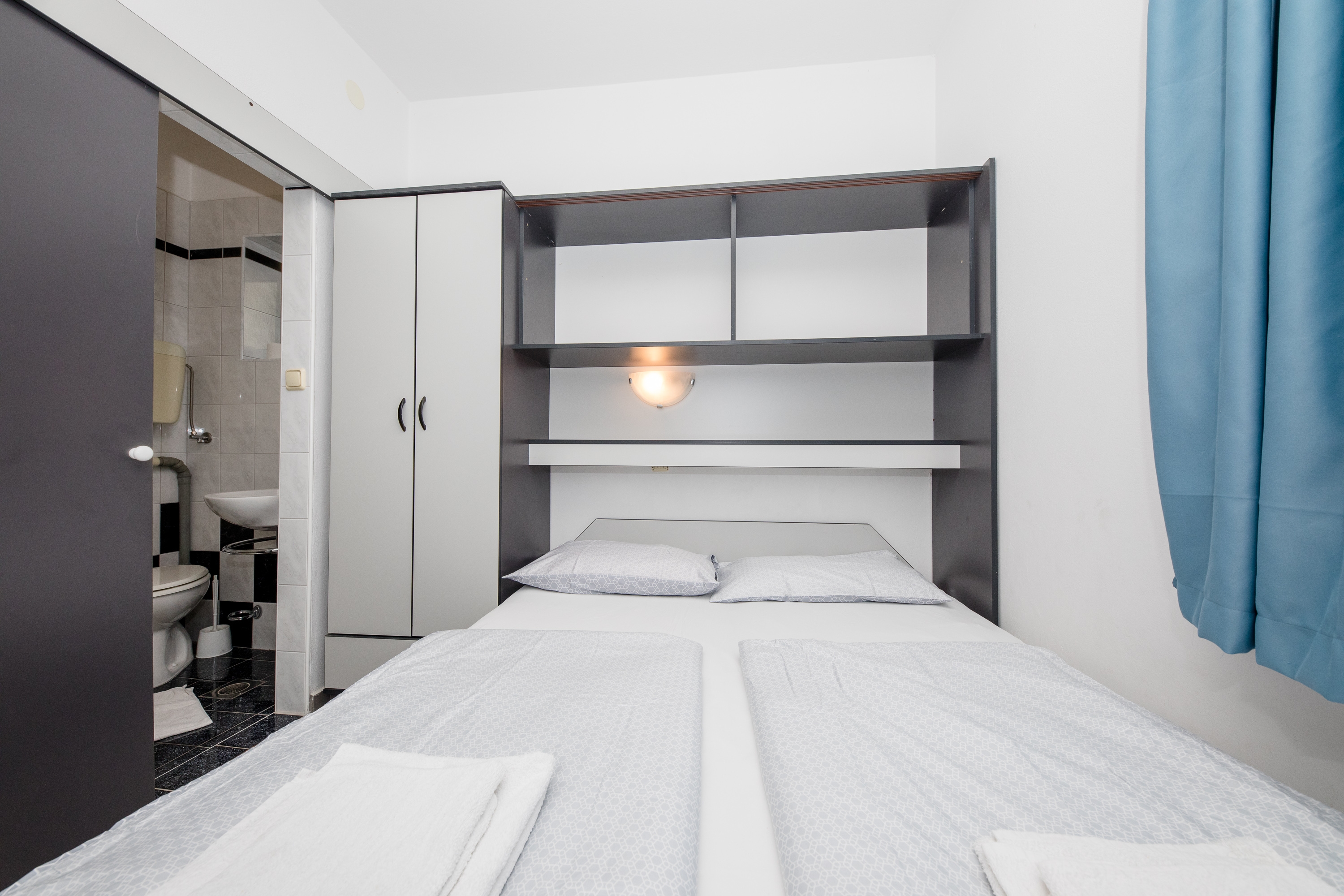 Two bedroom apartment near beach Supetarska Draga - Gornja, Rab  A-d