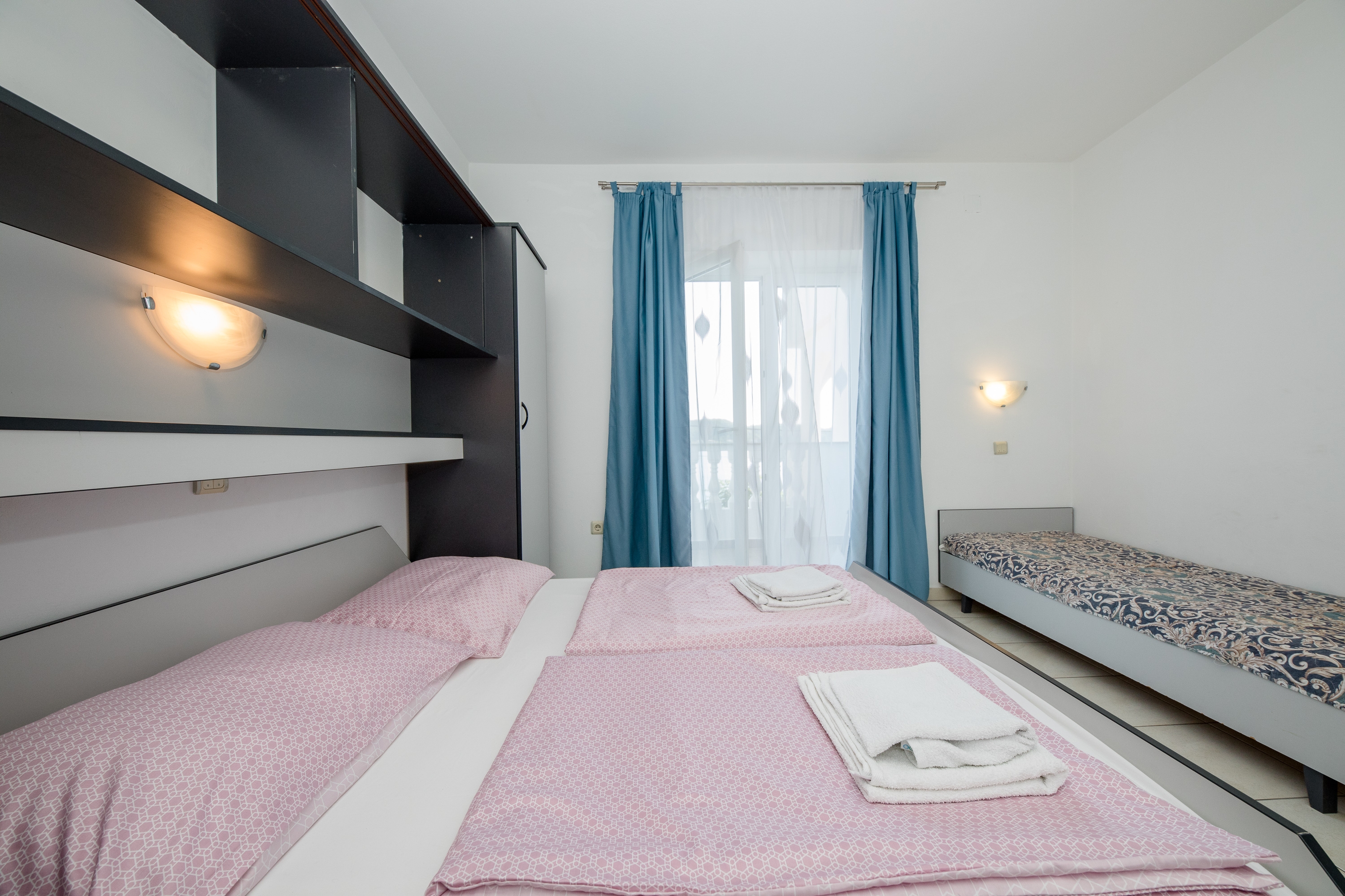 Two bedroom apartment near beach Supetarska Draga - Gornja, Rab  A-d