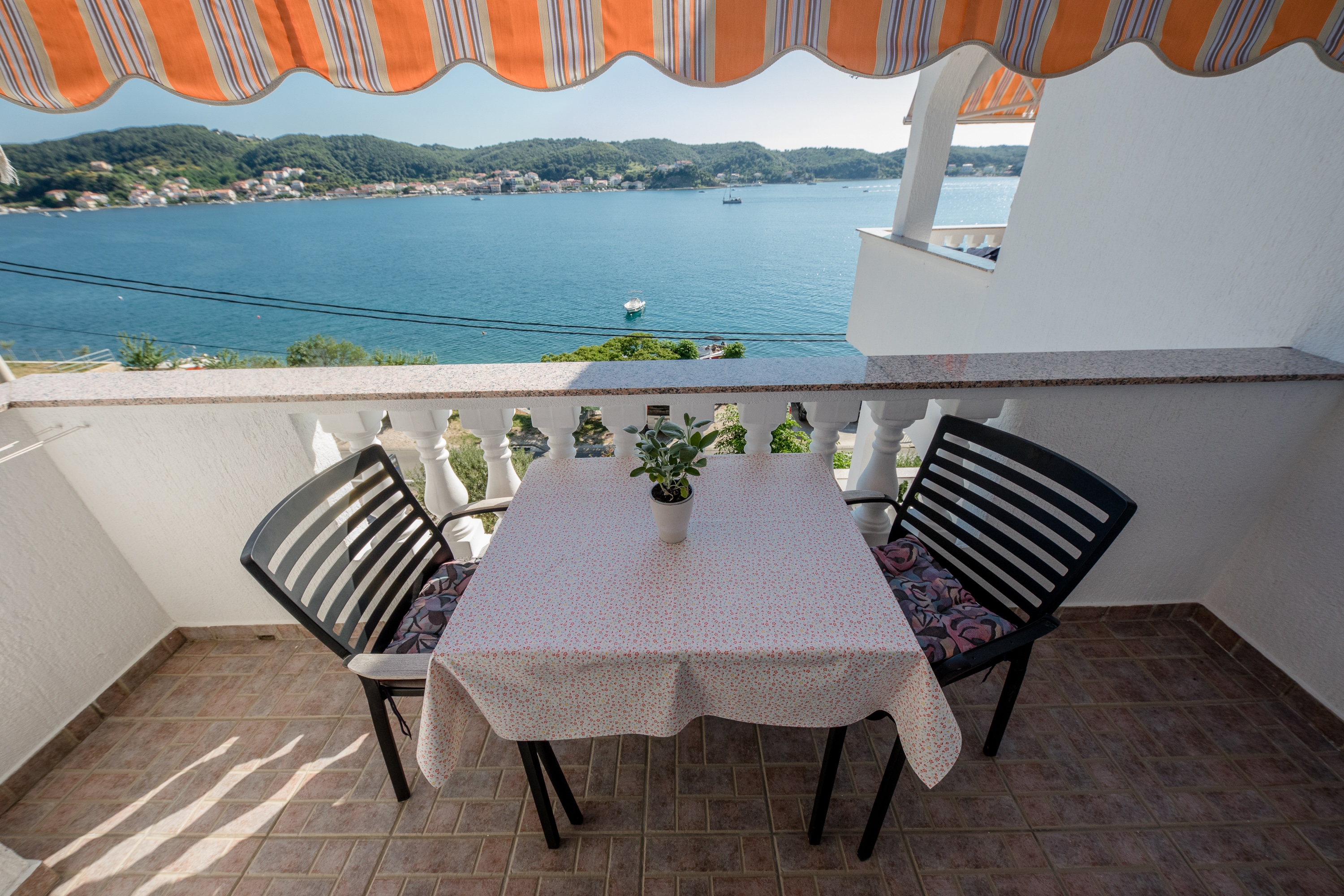 One bedroom apartment near beach Supetarska Draga - Gornja, Rab (A-11579-e) One bedroom apartment near beach Supetarska Draga - Gornja, Rab (A-11579-e)