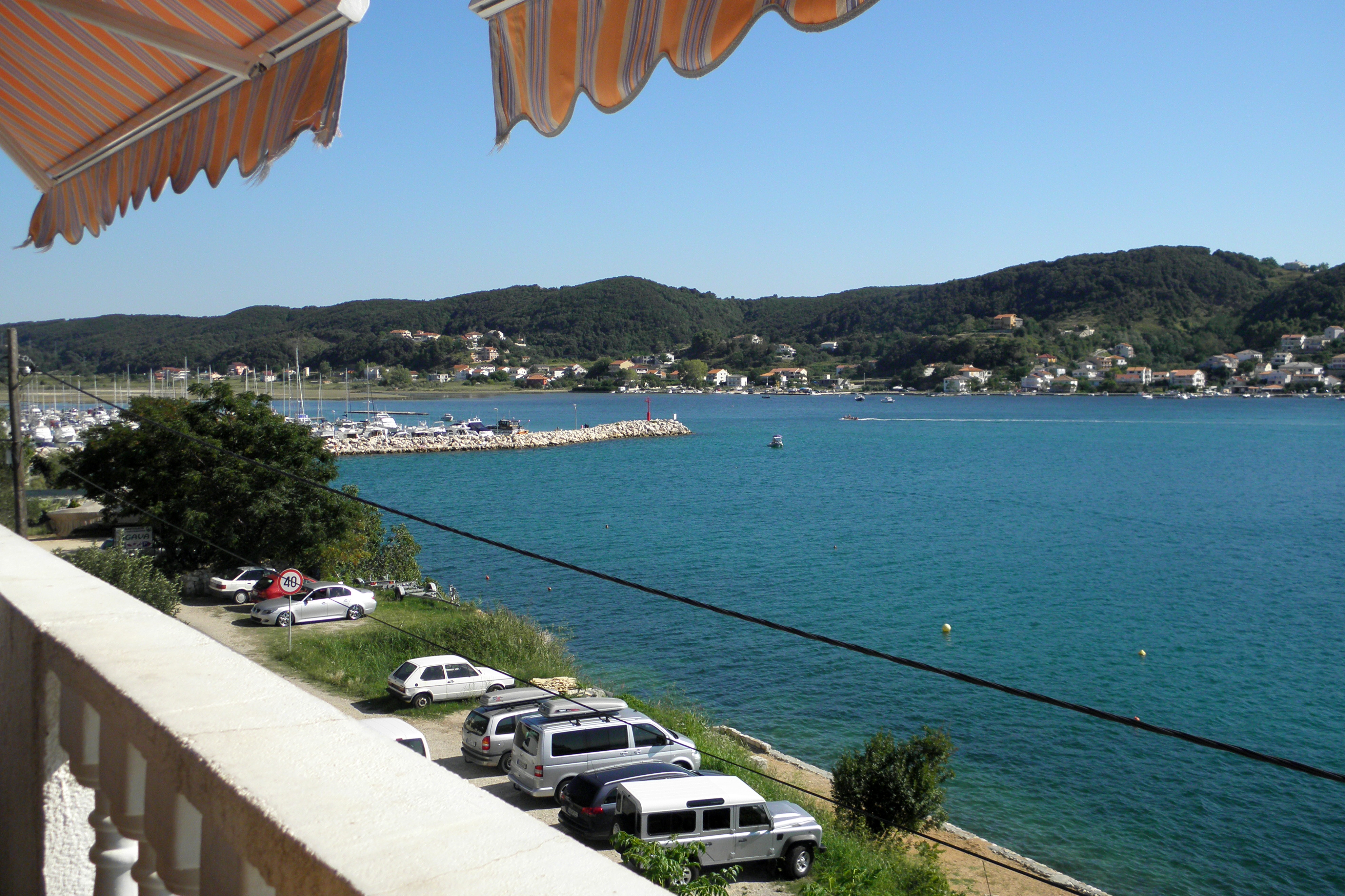 One bedroom apartment near beach Supetarska Draga - Gornja, Rab  A-e