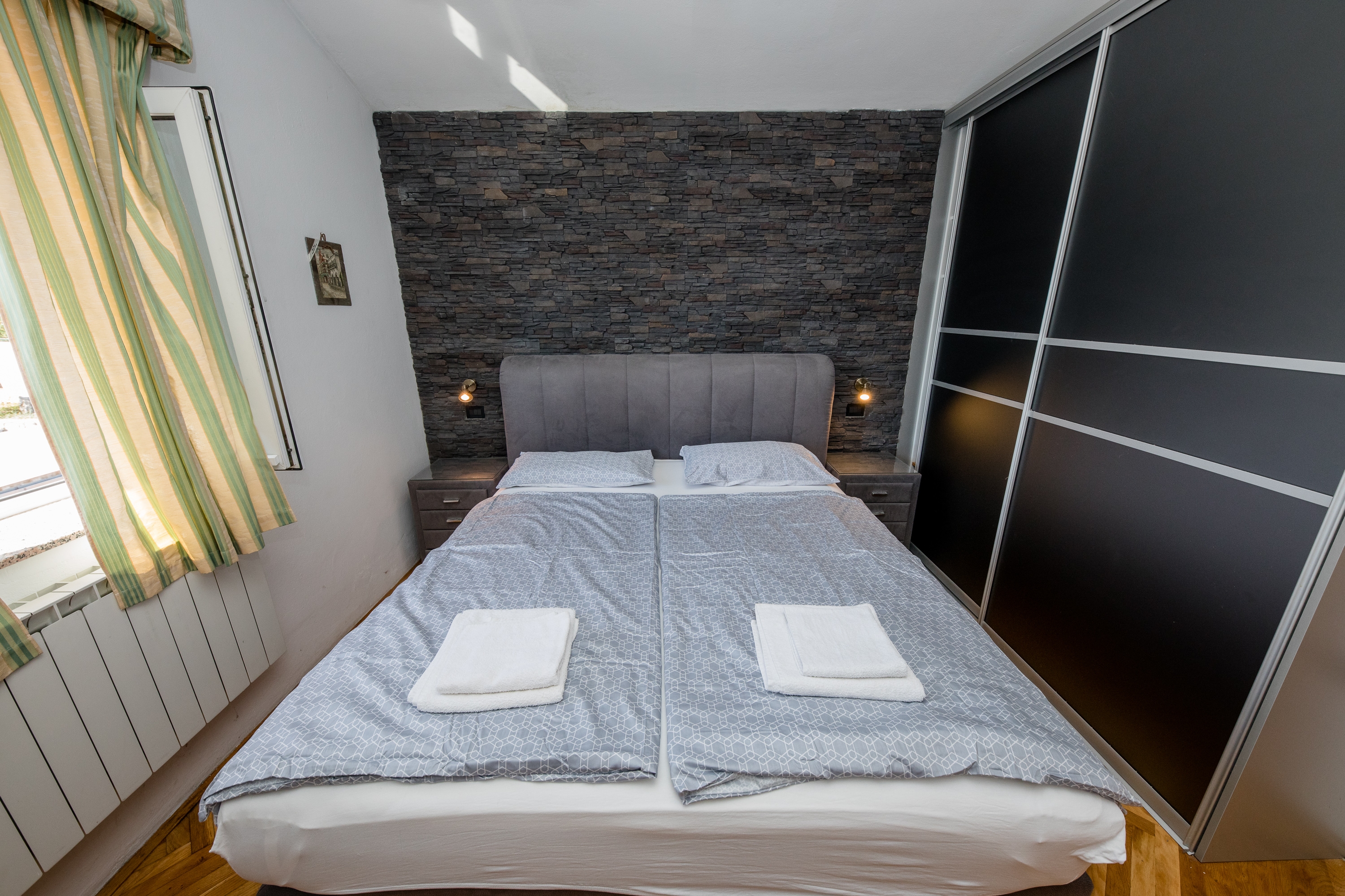 Room near beach Supetarska Draga - Gornja, Rab (S-11579-a) Room near beach Supetarska Draga - Gornja, Rab (S-11579-a)