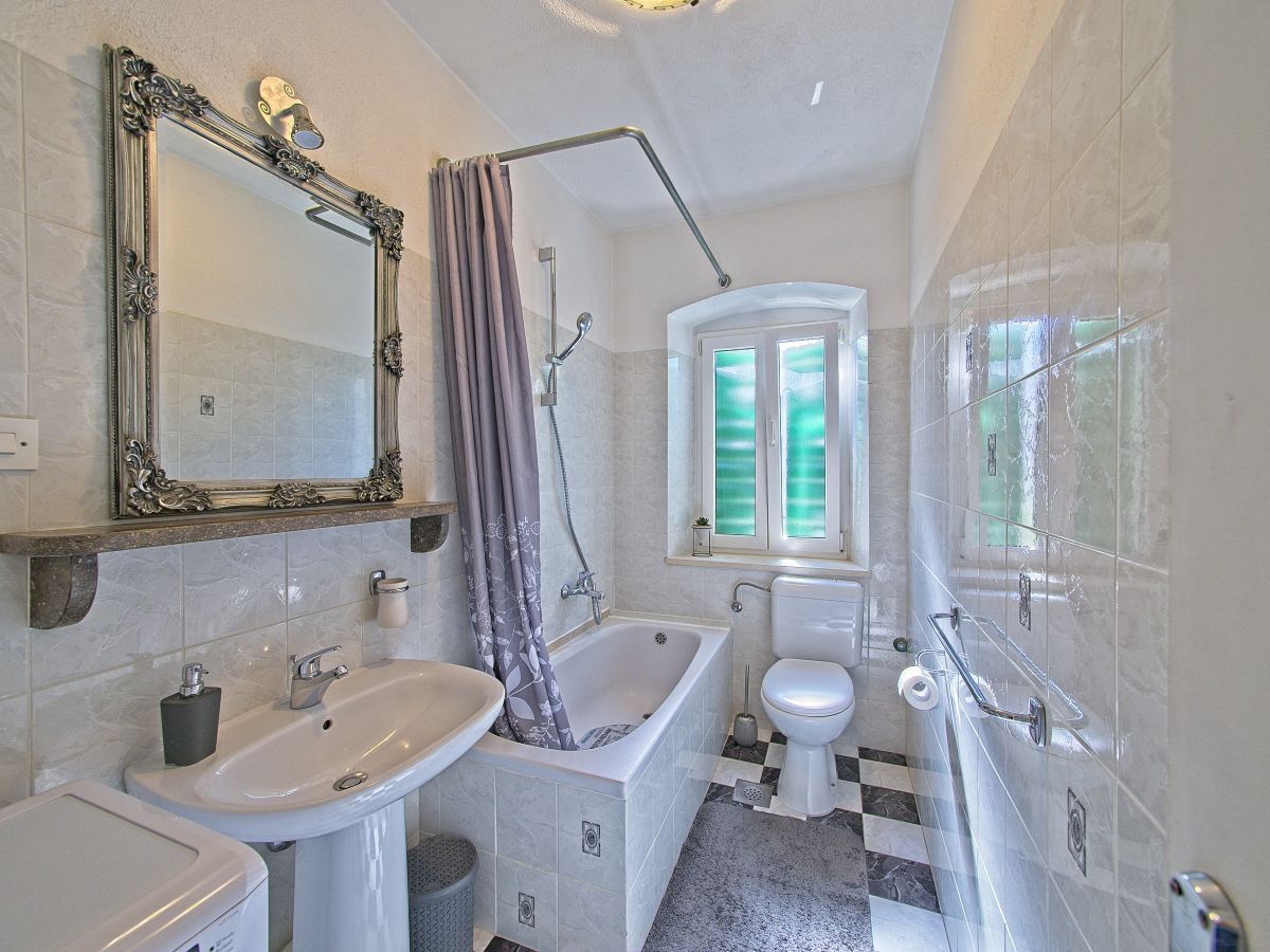 Two bedroom apartment with terrace and sea view Postira, Brač  A-a