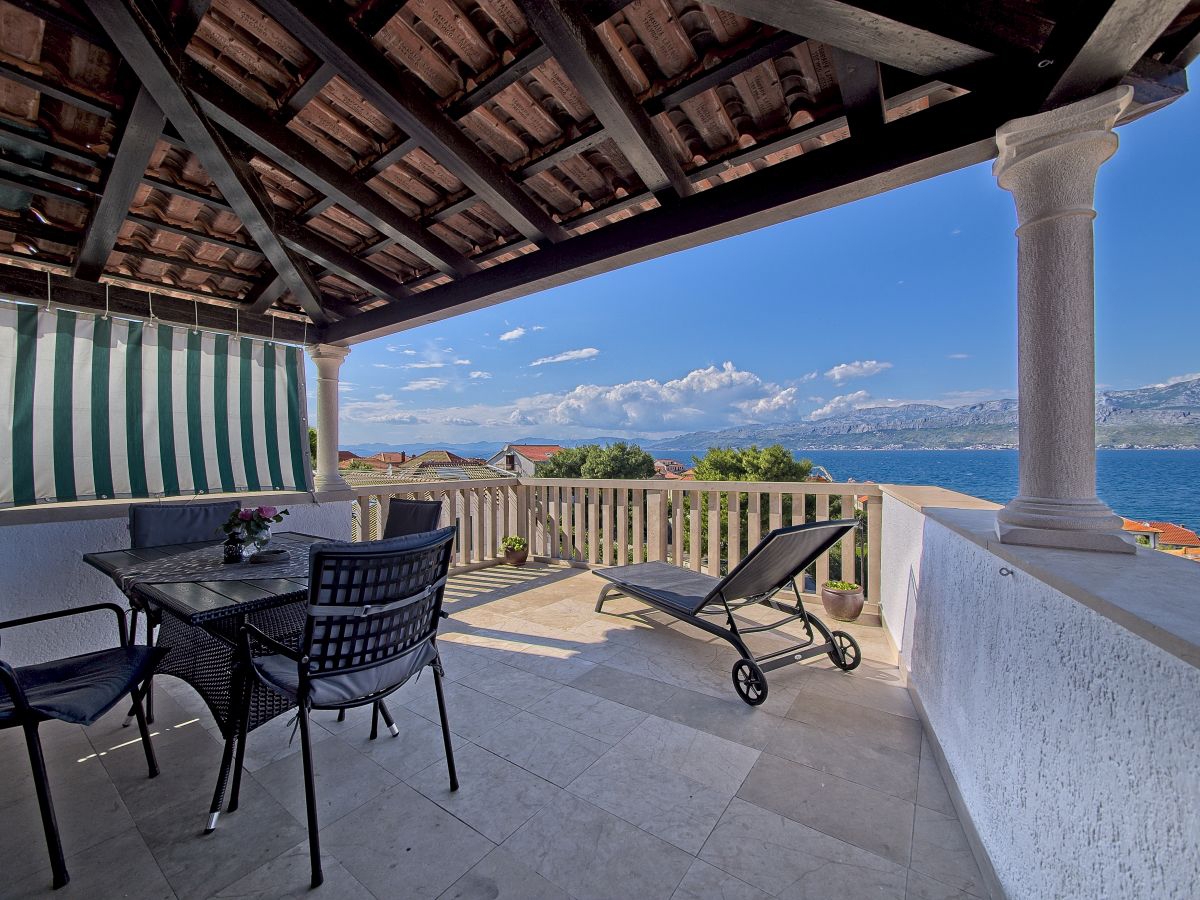 Two bedroom apartment with terrace and sea view Postira, Brač  A-a