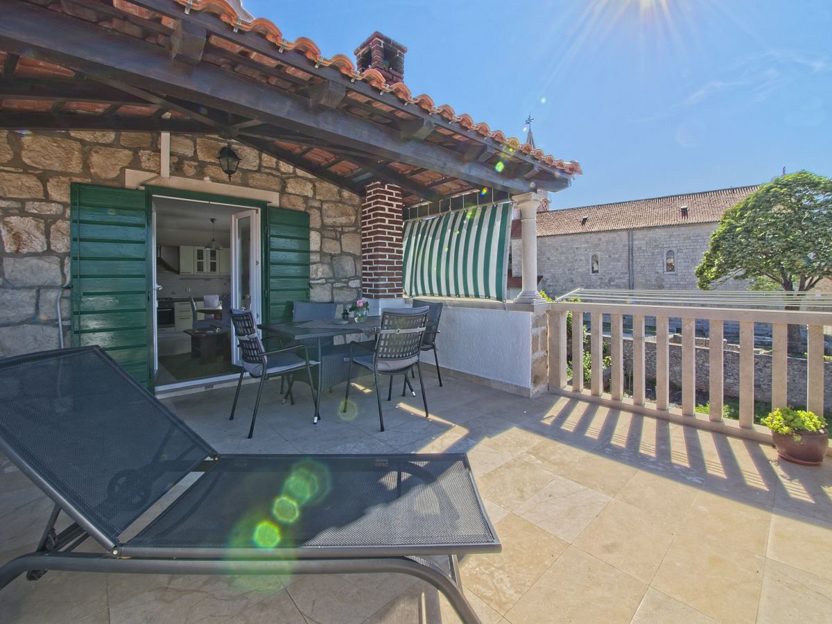 Two bedroom apartment with terrace and sea view Postira, Brač  A-a