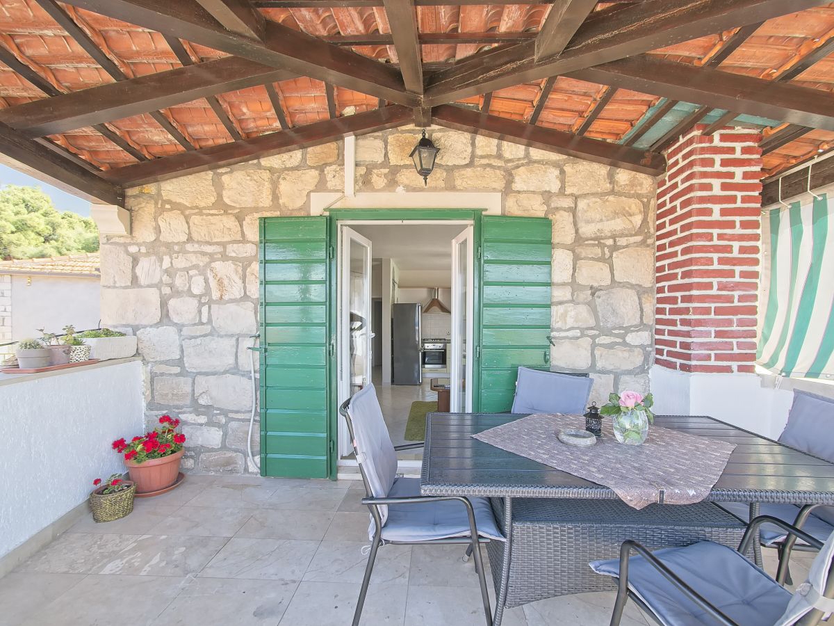 Two bedroom apartment with terrace and sea view Postira, Brač  A-a