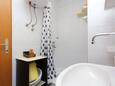 Podaca, Bathroom in the apartment, WiFi.