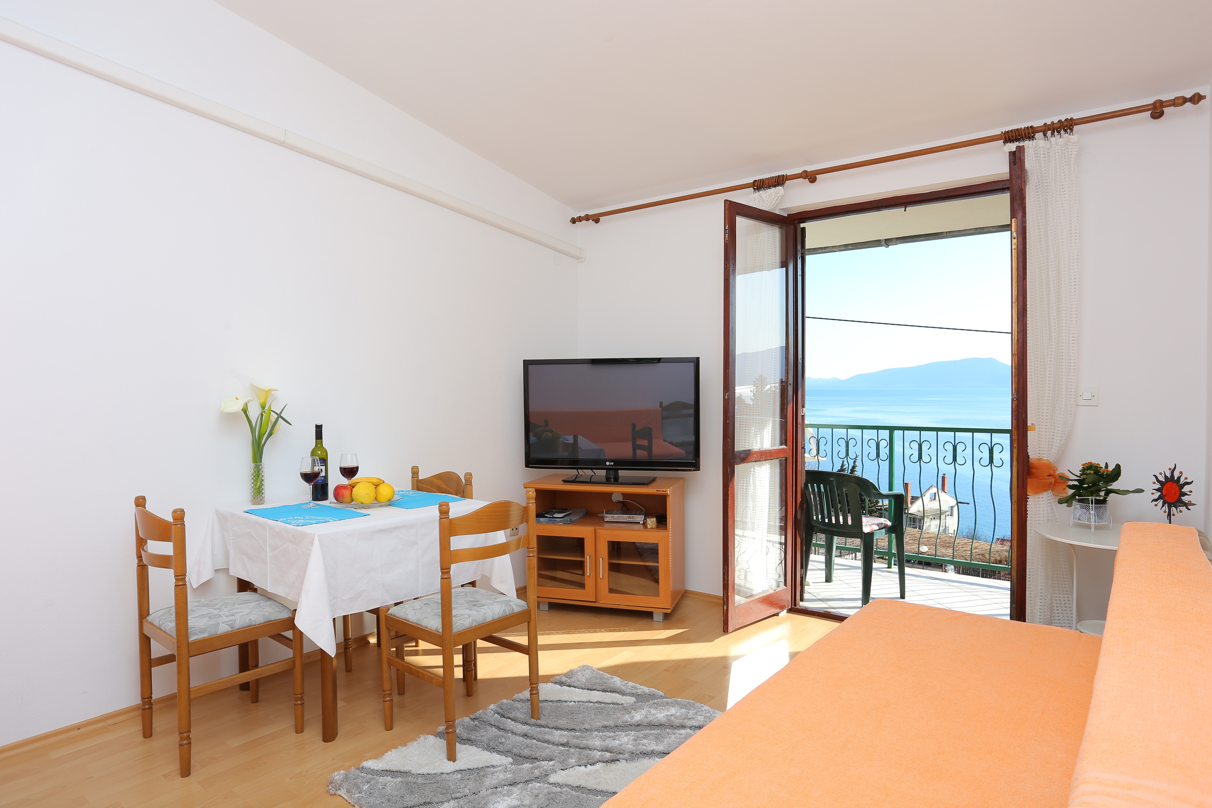 One bedroom apartment with balcony and sea view Podaca, Makarska (A-11588-b) One bedroom apartment with balcony and sea view Podaca, Makarska (A-11588-b)