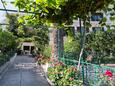 Podaca, Makarska, Courtyard 11588 - Apartments near sea with pebble beach.