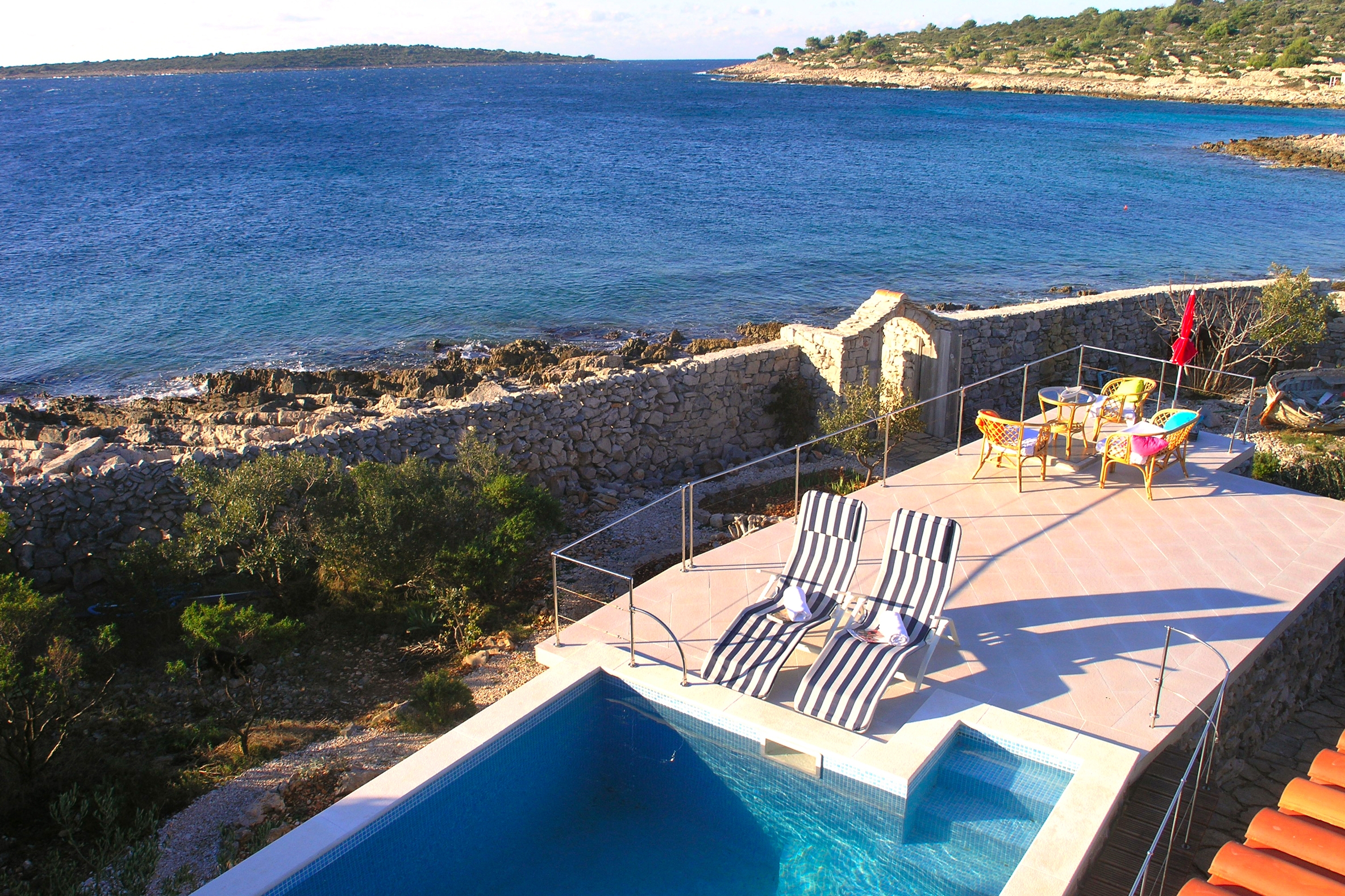 Two bedroom house near beach Cove Pernatice, Drvenik  K