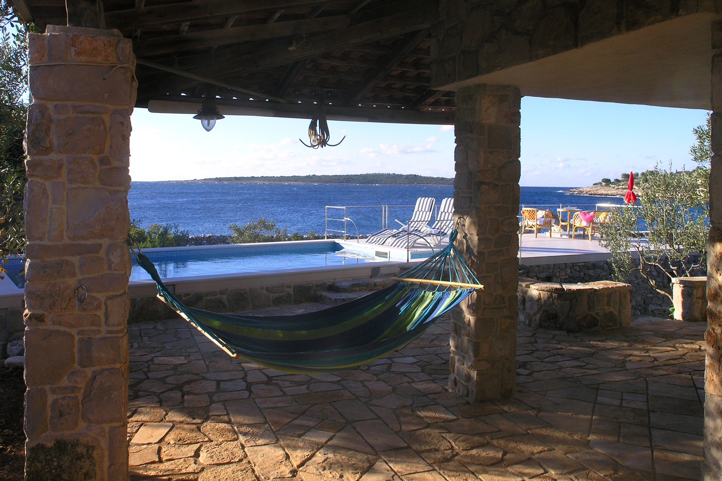 Two bedroom house near beach Cove Pernatice, Drvenik  K