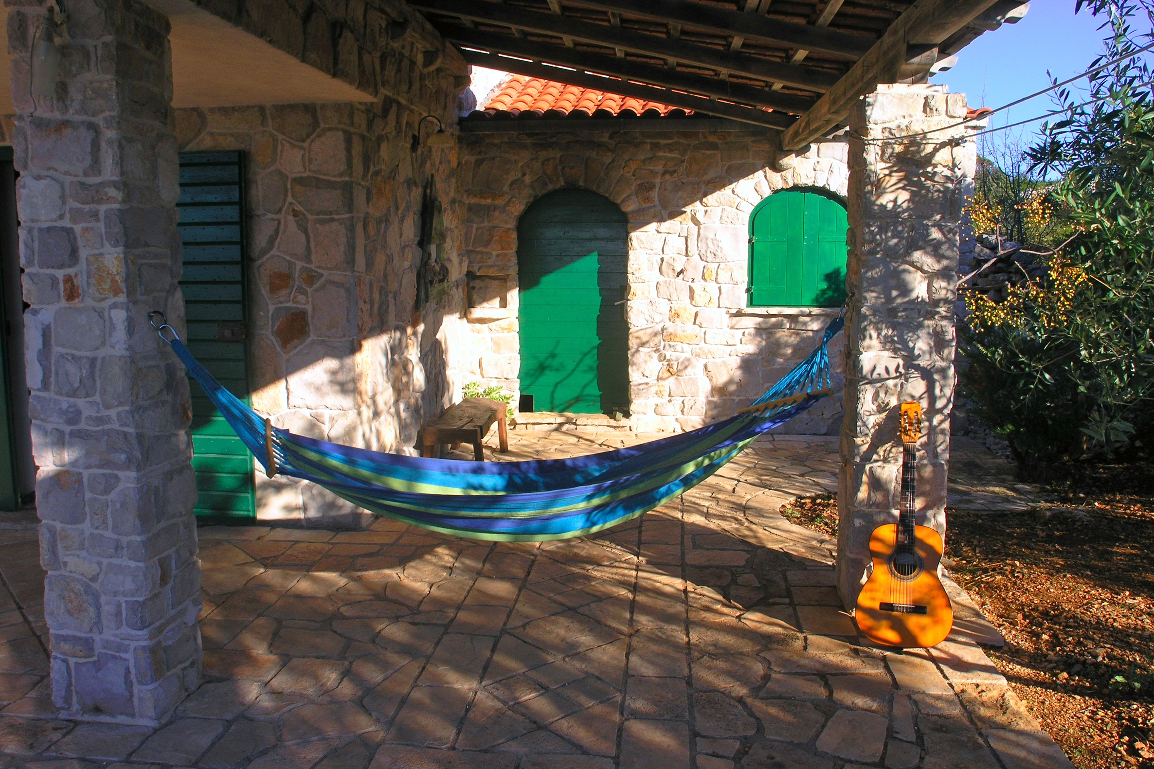 Two bedroom house near beach Cove Pernatice, Drvenik  K