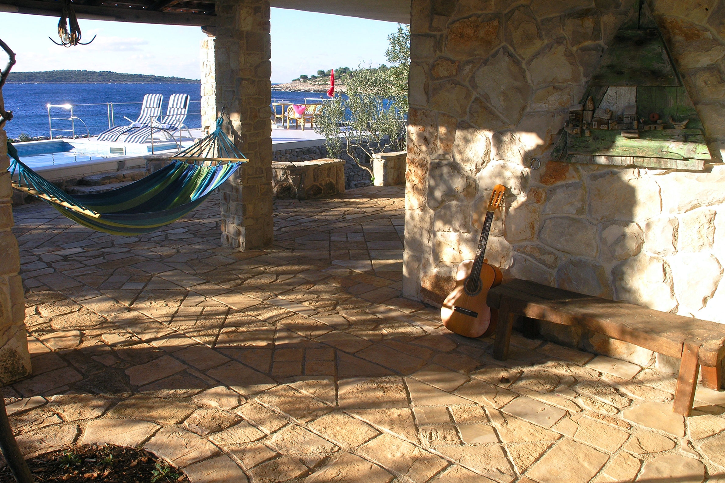 Two bedroom house near beach Cove Pernatice, Drvenik  K