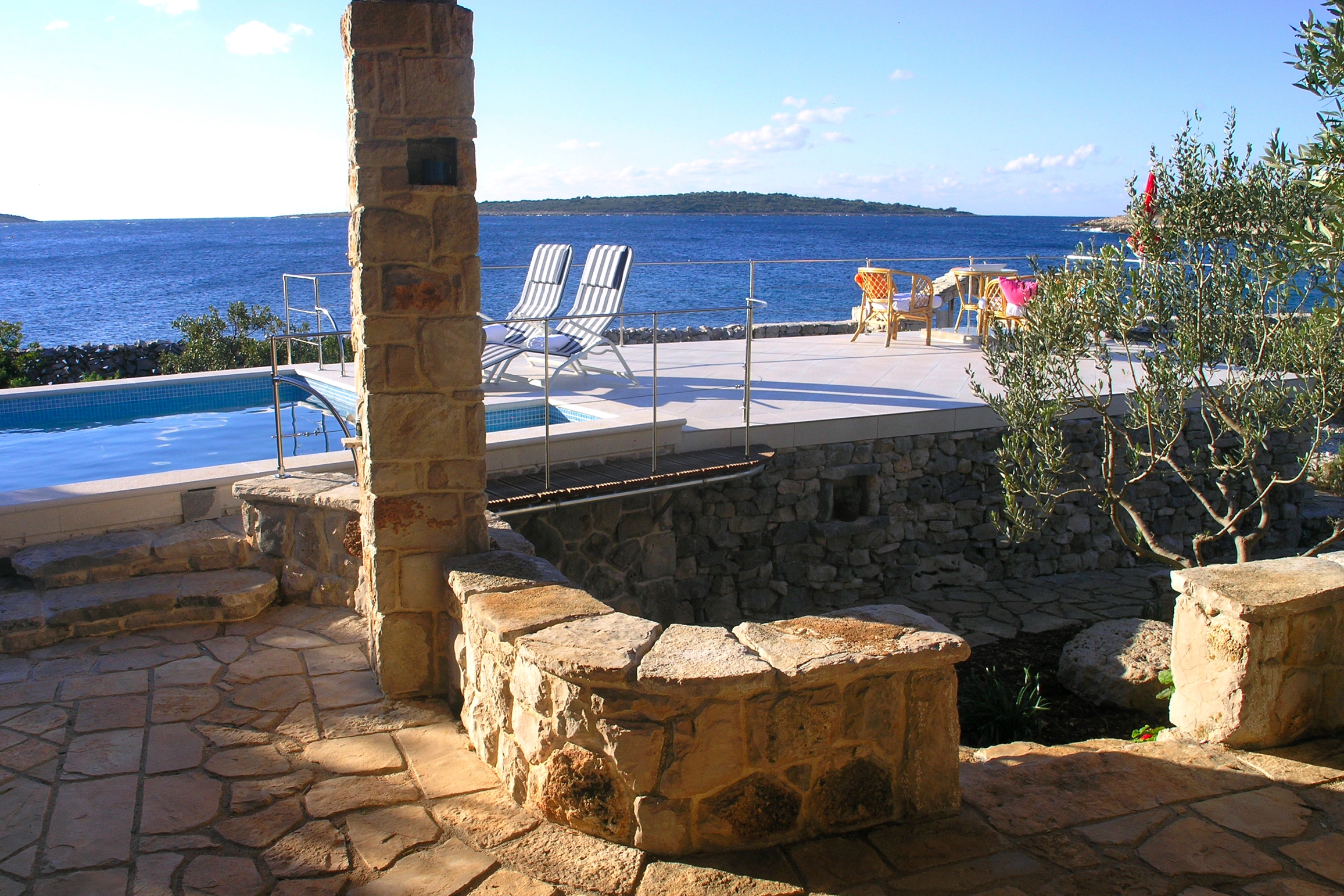 Two bedroom house near beach Cove Pernatice, Drvenik  K