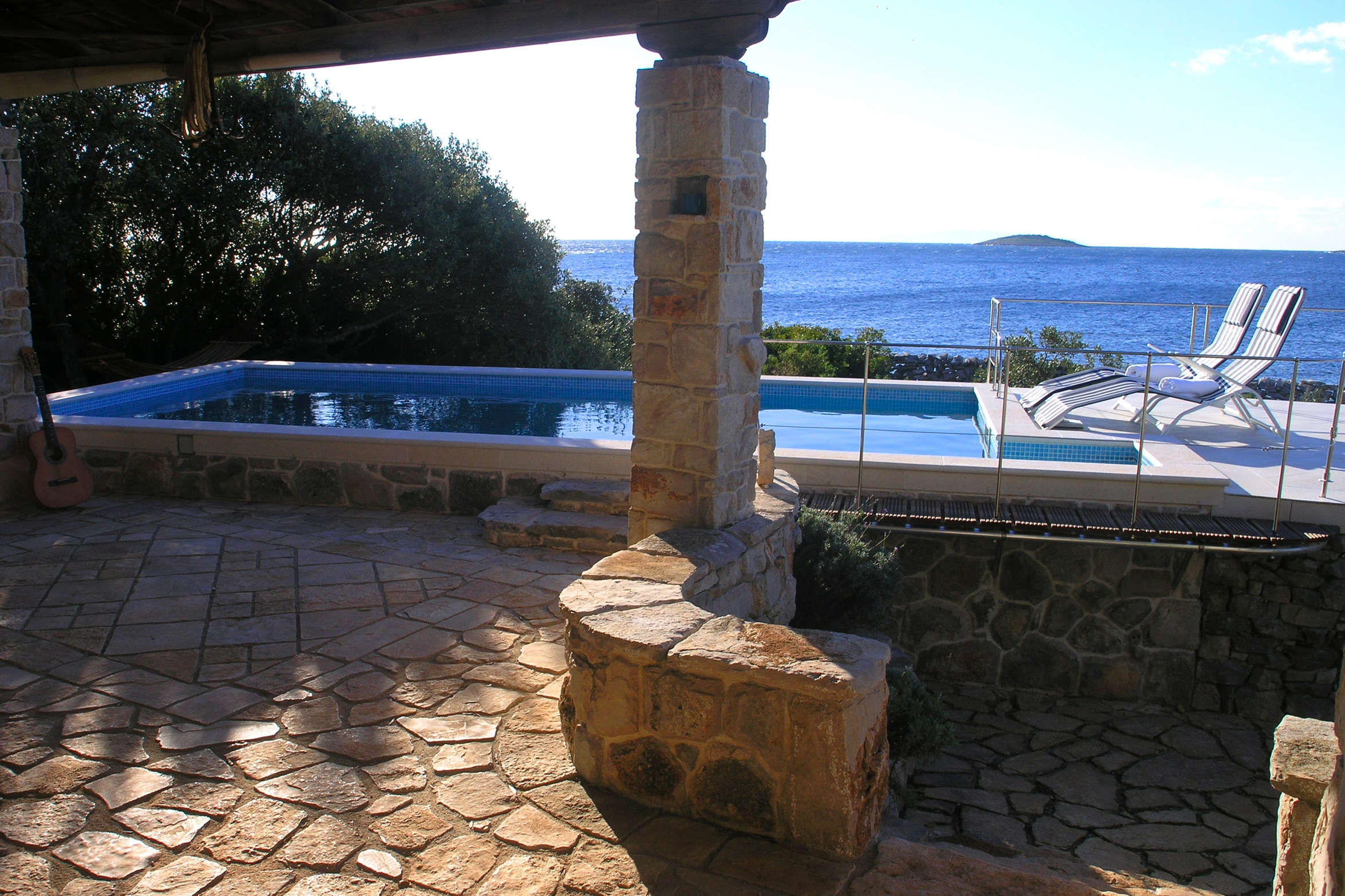 Two bedroom house near beach Cove Pernatice, Drvenik  K