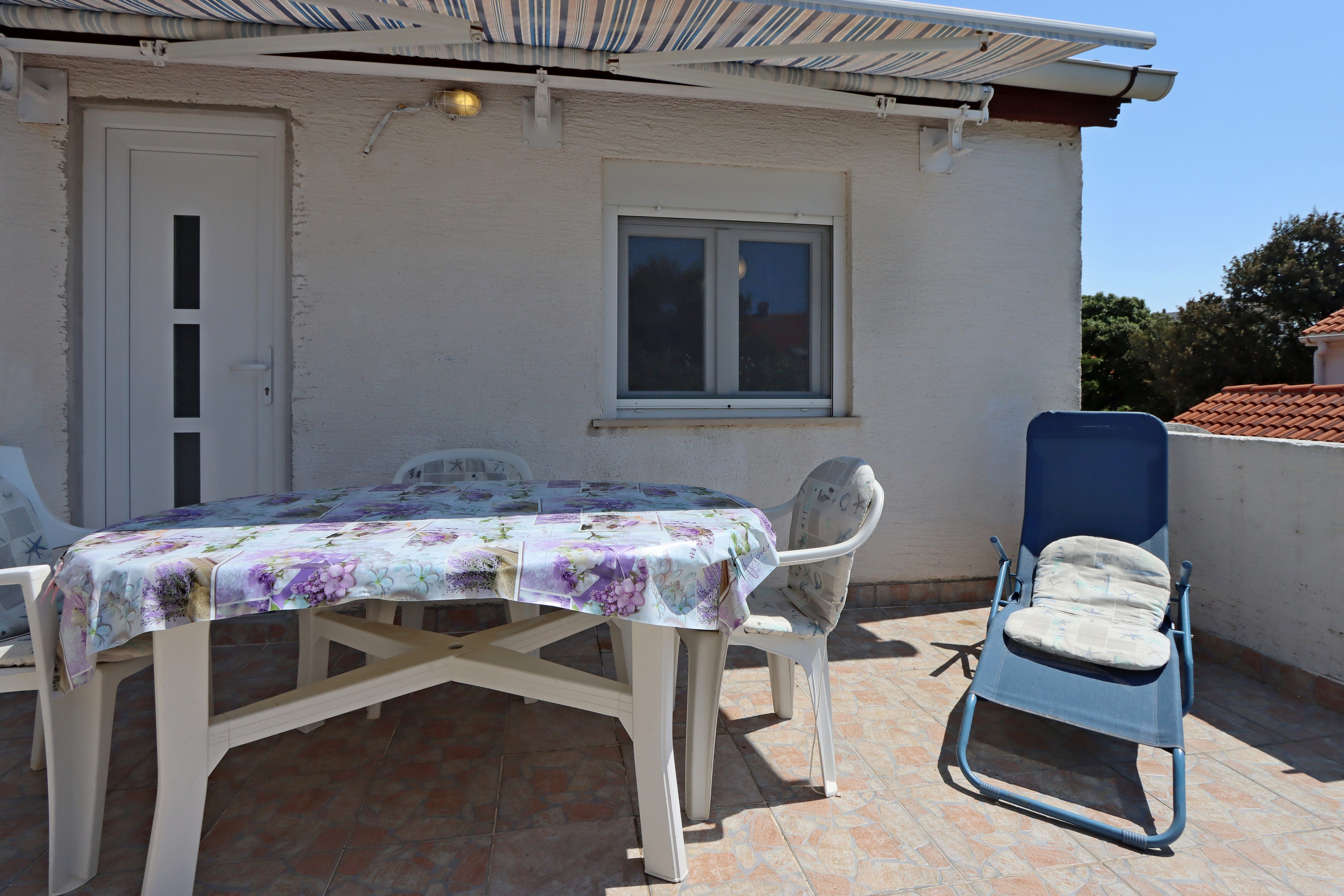 Two bedroom apartment with terrace Mandre, Pag  A-a