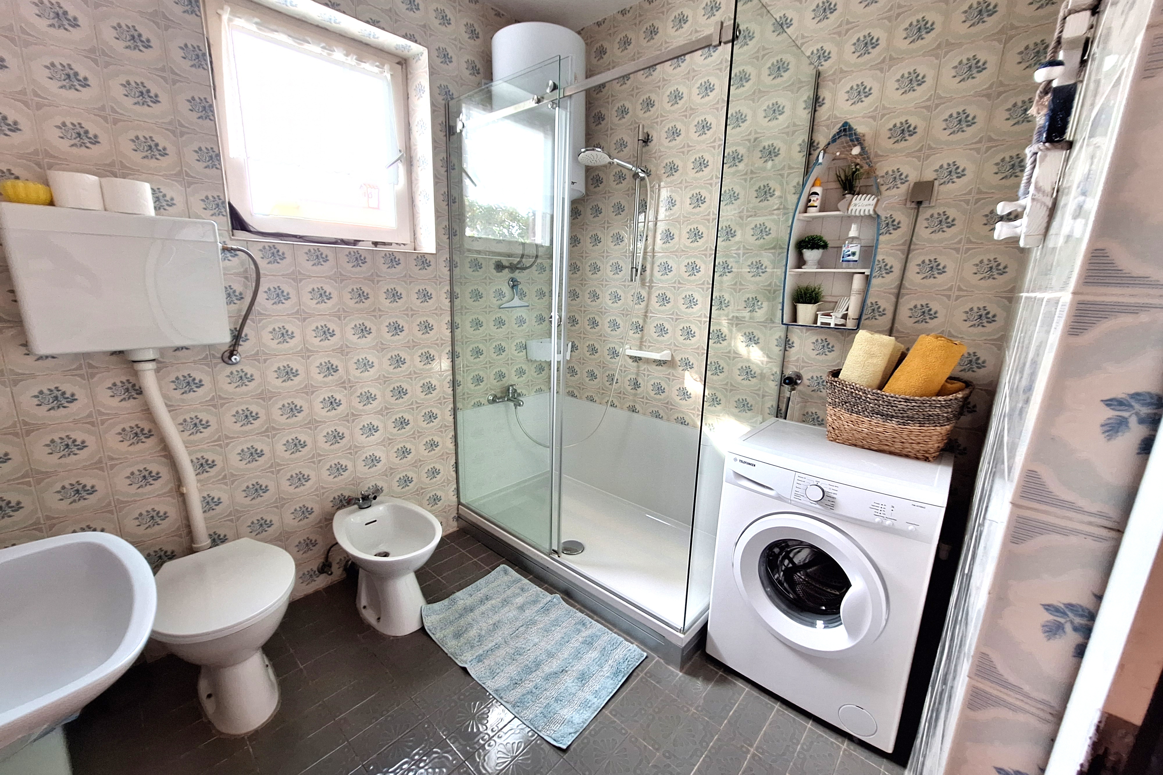Two bedroom apartment with terrace Valbandon, Fažana  A-a