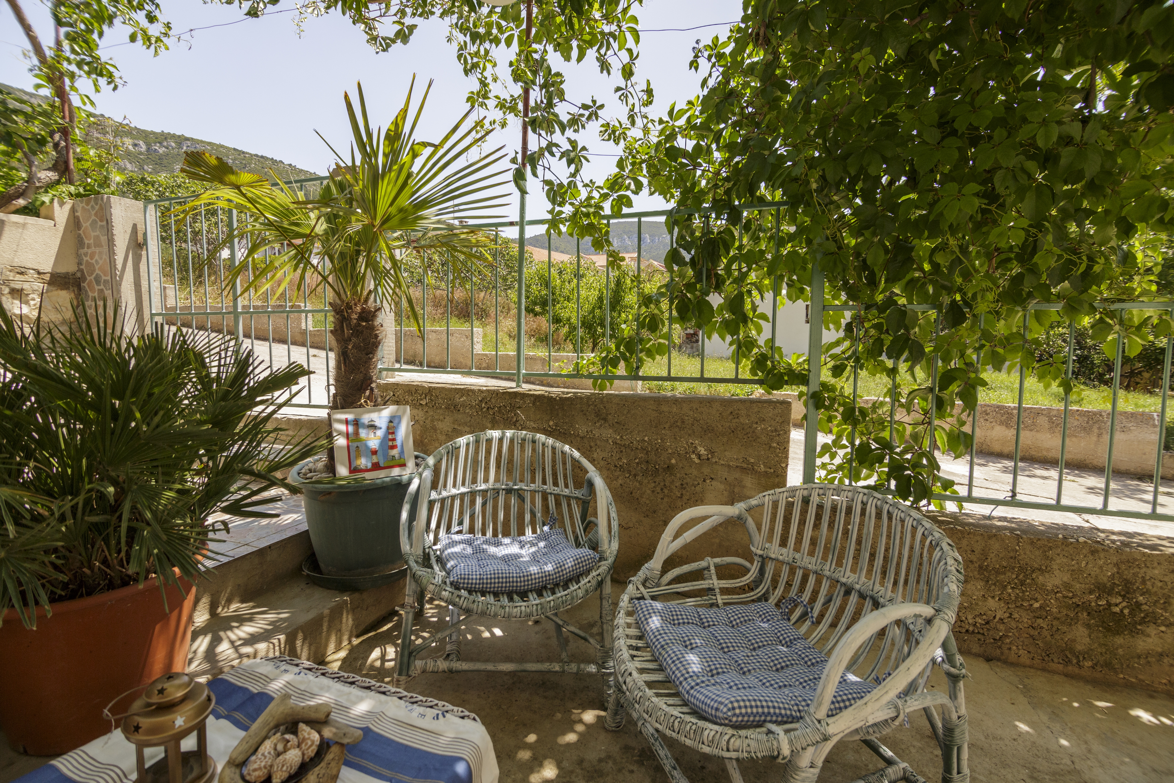 One bedroom apartment with terrace Komiža, Vis  A-a