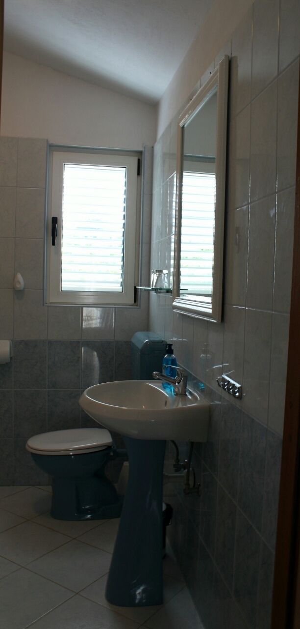 Two bedroom apartment with terrace Lukoran, Ugljan  A-a