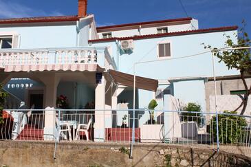 Lukoran, Ugljan, Hébergement 11672 - Appartement à proximité de la mer avec une plage de galets.