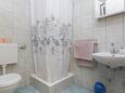 Ванная комната Brela, Ванная комната в размещении типа apartment, WiFi.