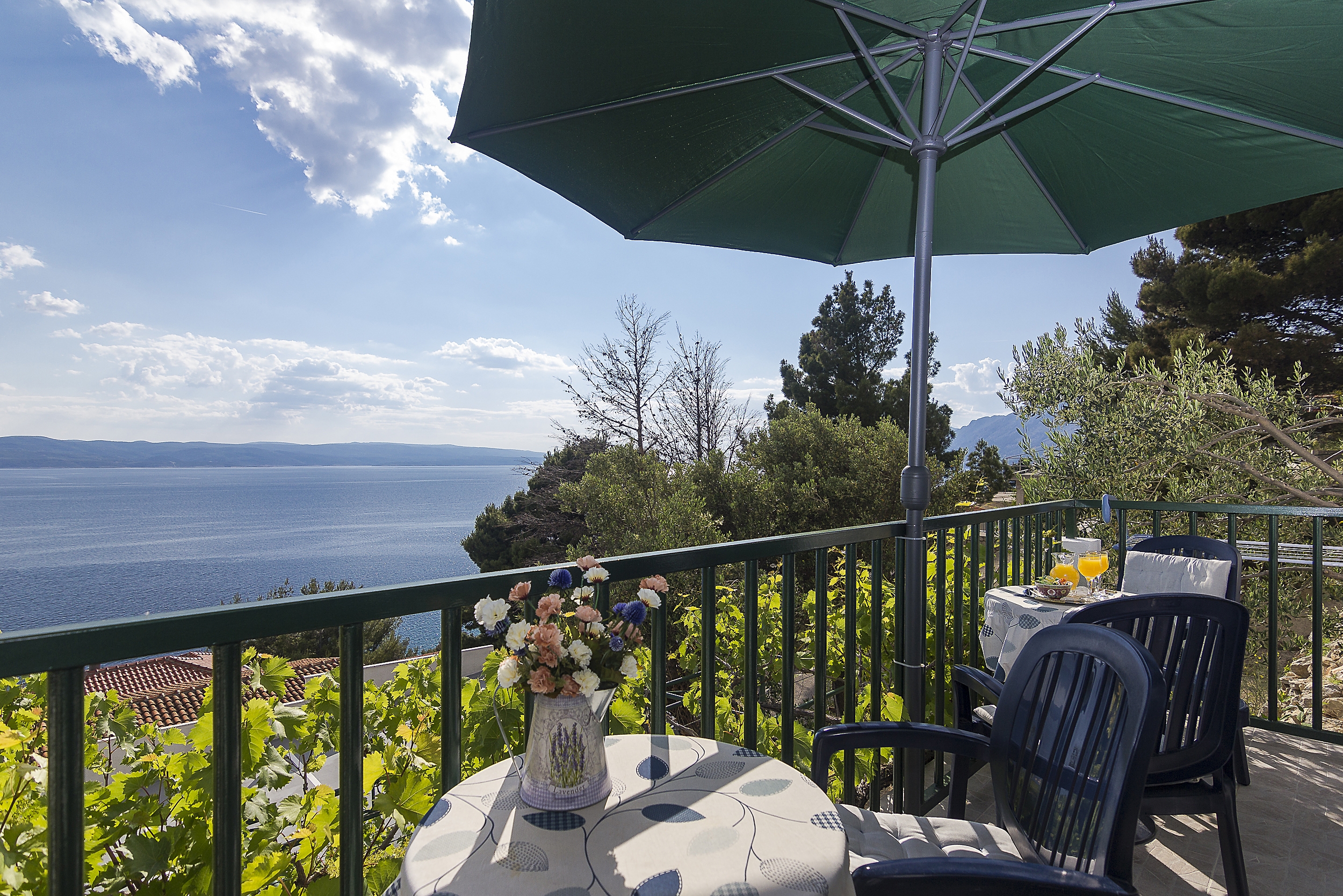 One bedroom apartment with terrace and sea view Brela, Makarska  A-b