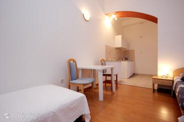 Dining room Vis, Dining room in the studio-apartment, WIFI.
