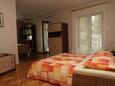 Bedroom Vis, Bedroom in the studio-apartment, WiFi.