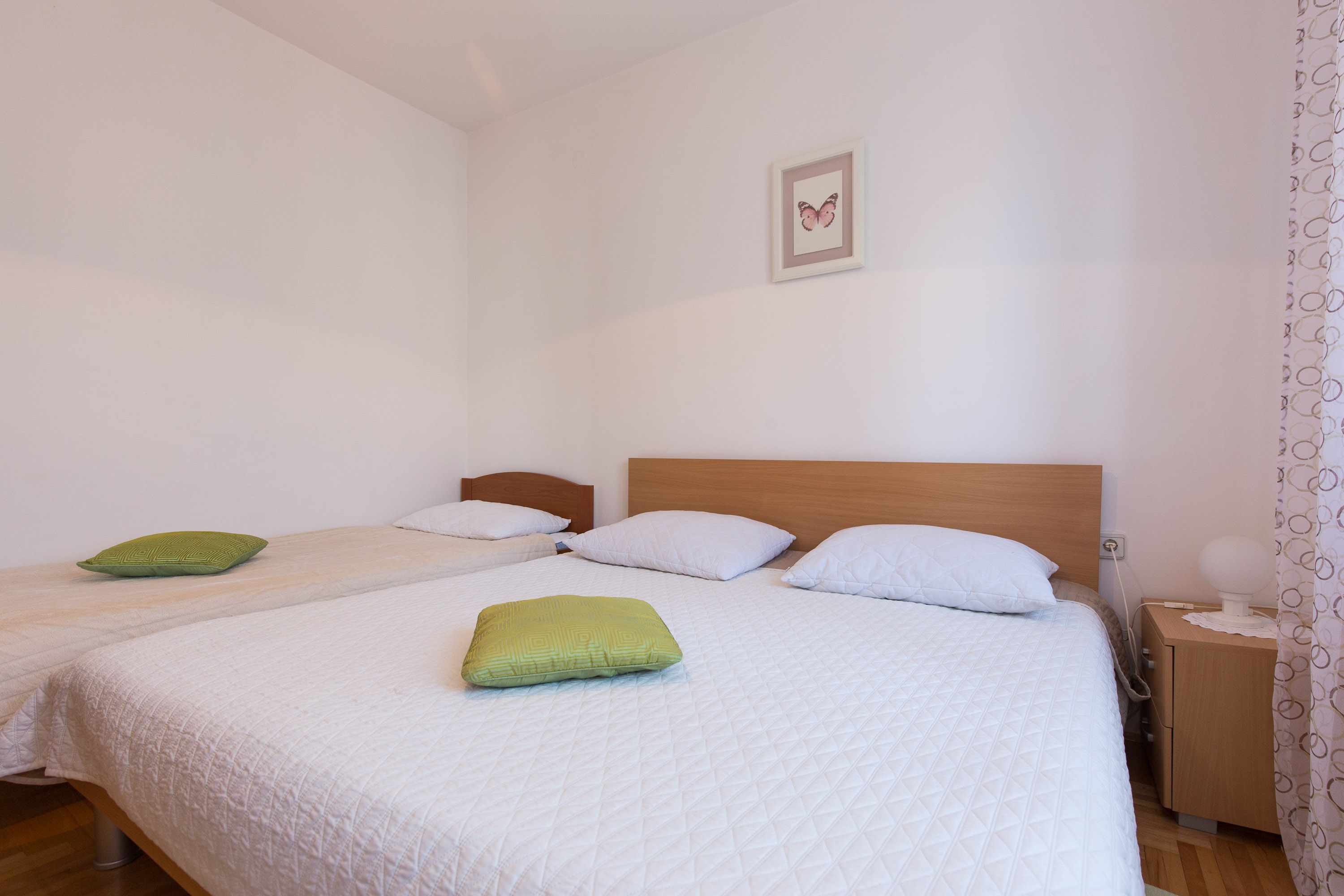 Three bedroom apartment with balcony and sea view Novi Vinodolski  A-a