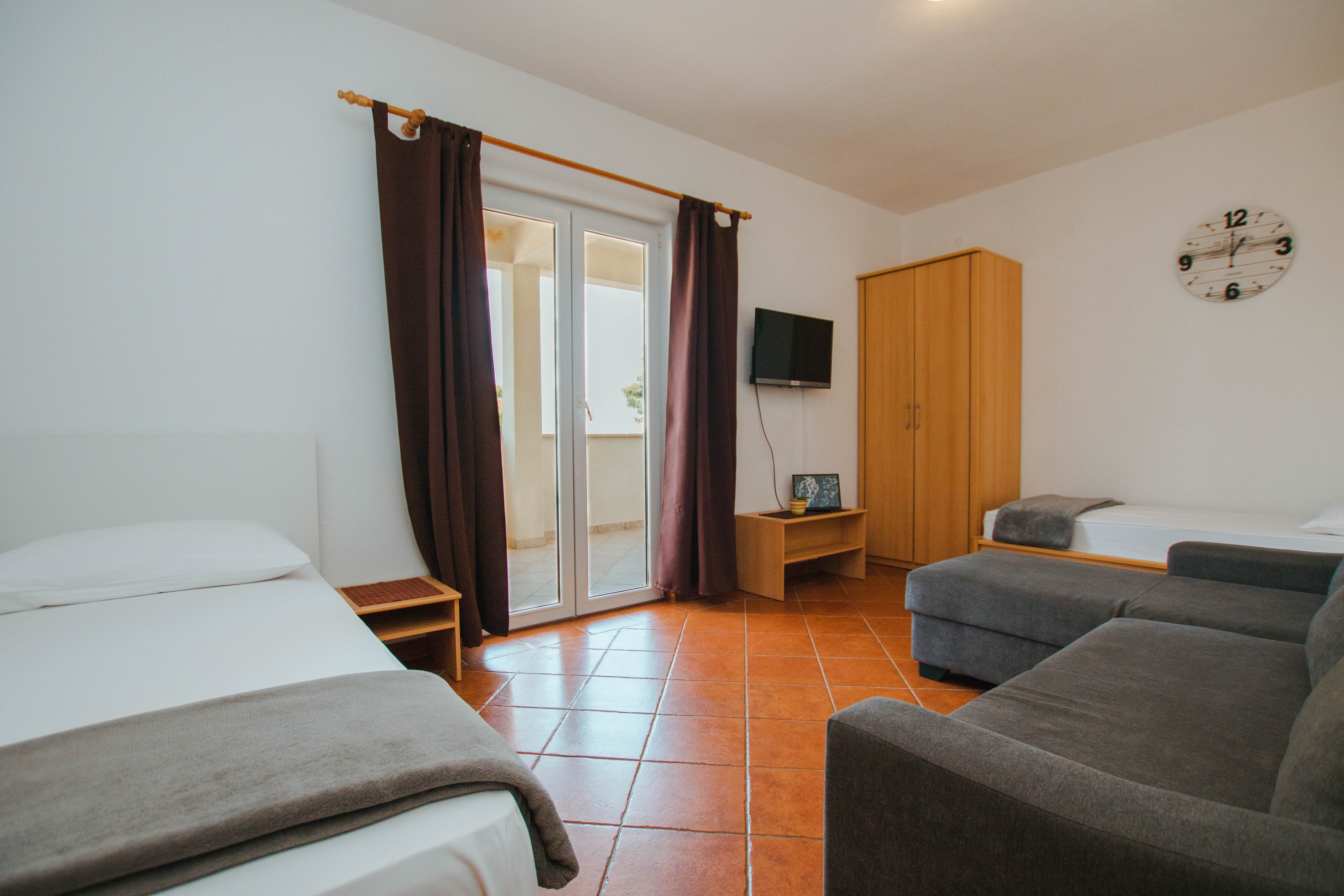 Two bedroom apartment near beach Mastrinka, Čiovo  A-a