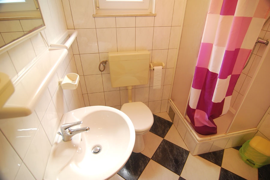 Two bedroom apartment near beach Mastrinka, Čiovo  A-b