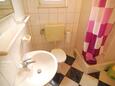 Mastrinka, Bathroom in the apartment, (pet friendly) and WiFi.