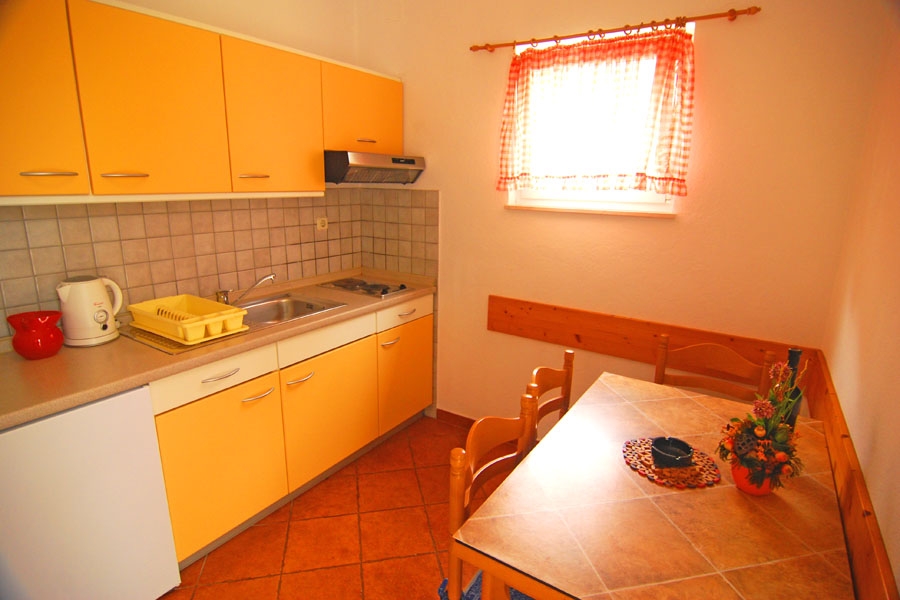 Two bedroom apartment near beach Mastrinka, Čiovo  A-b