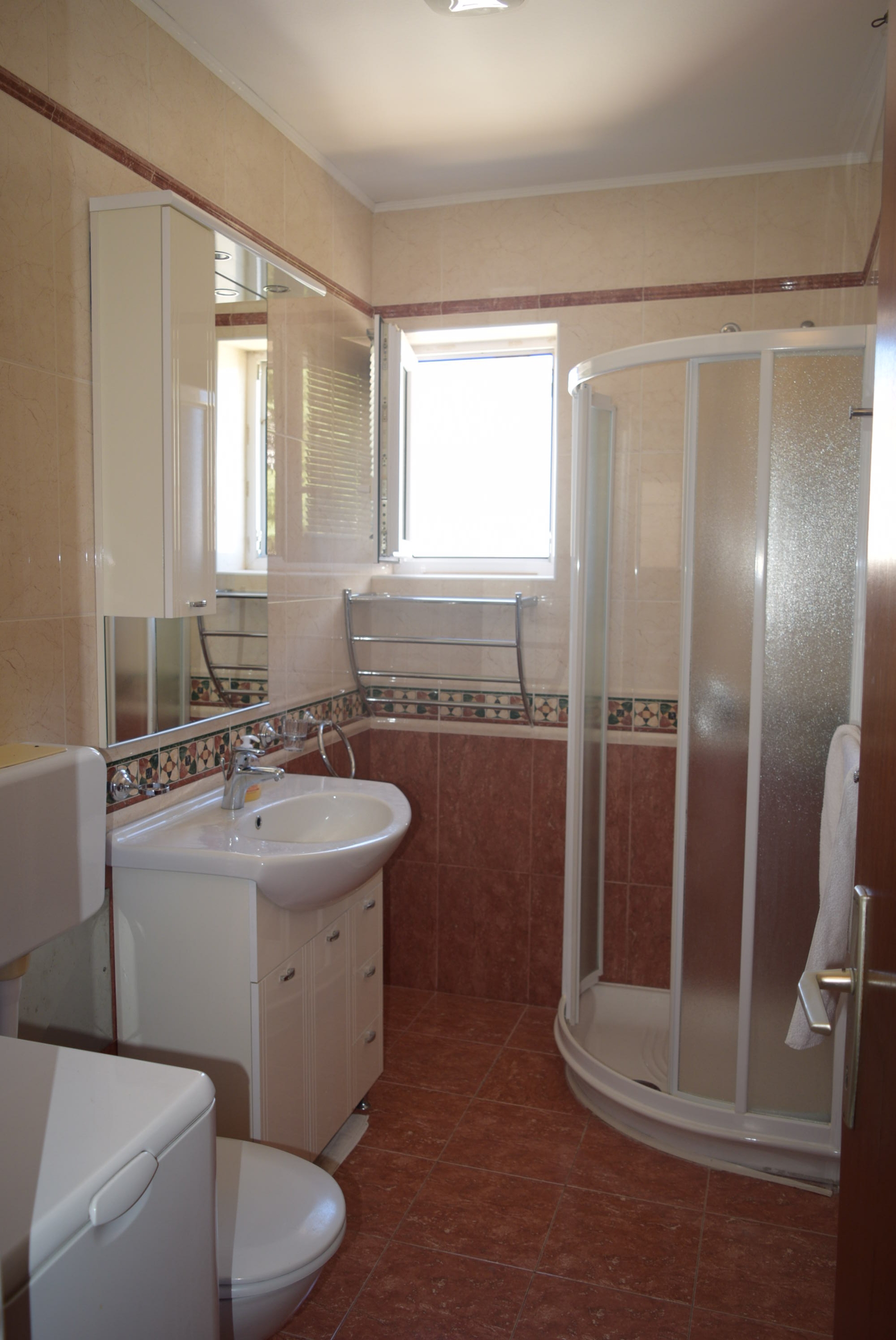 Two bedroom apartment with balcony and sea view Bol, Brač  A-a