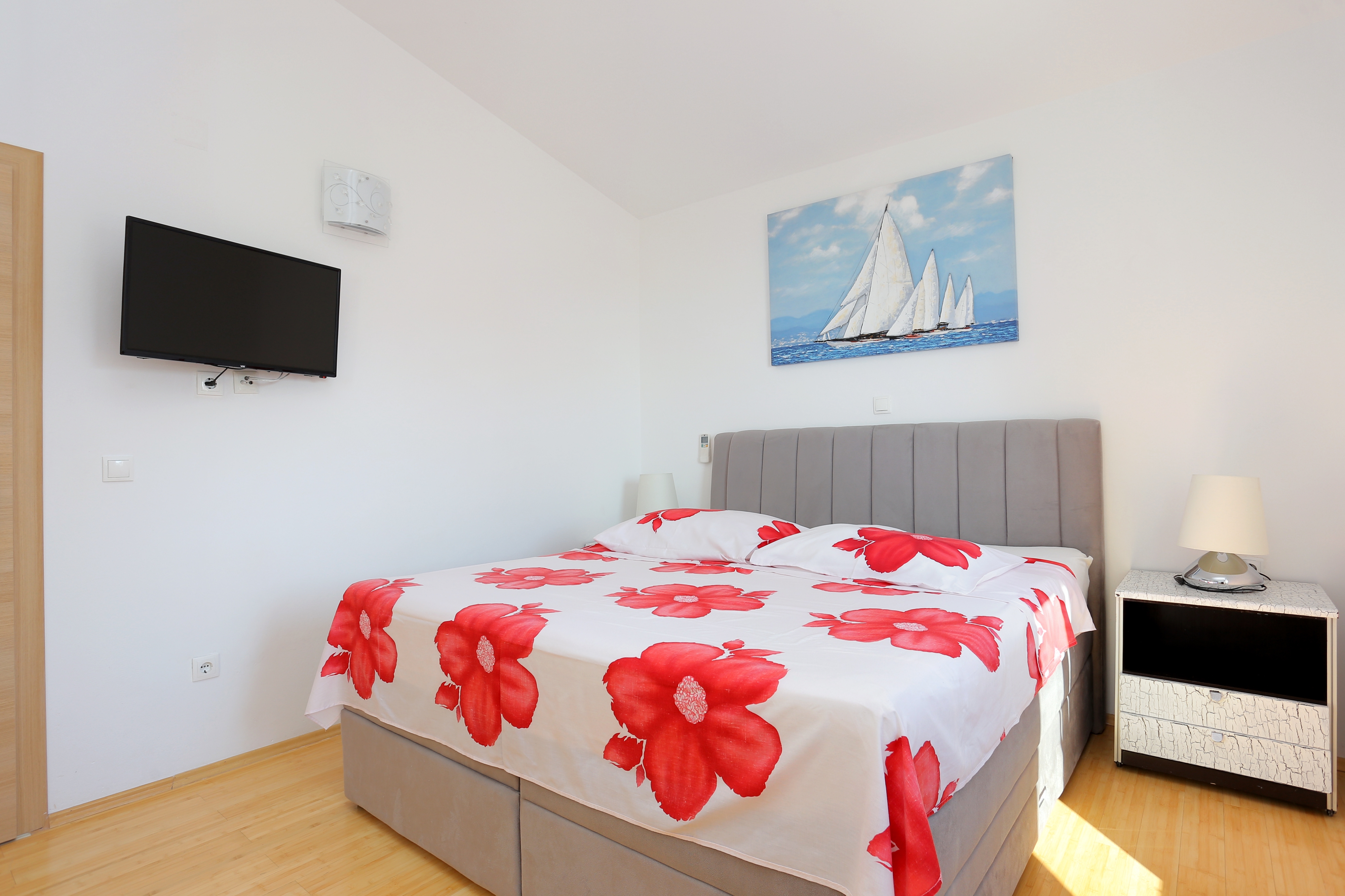 Three bedroom apartment with terrace and sea view Rastići, Čiovo  A-a