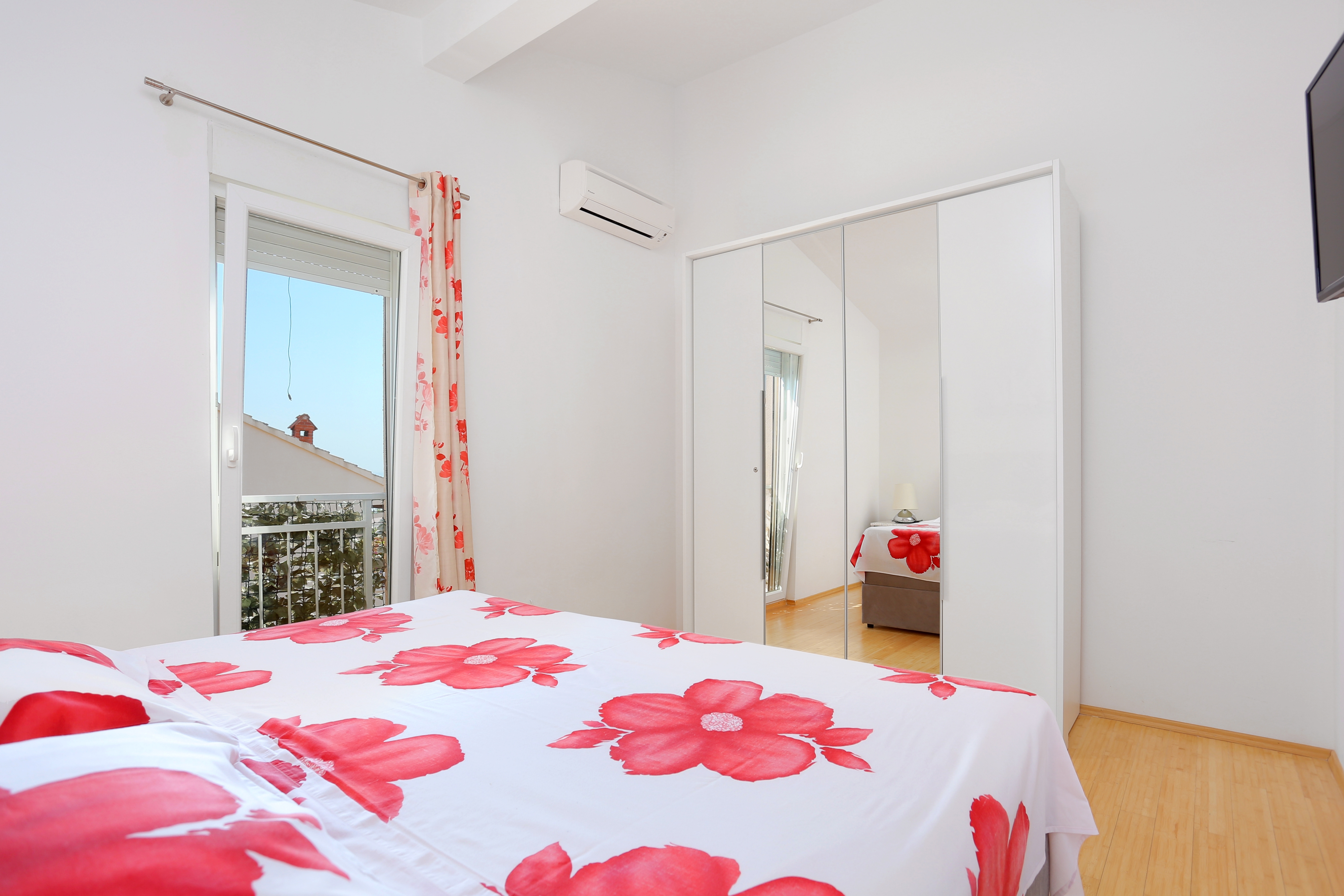 Three bedroom apartment with terrace and sea view Rastići, Čiovo  A-a