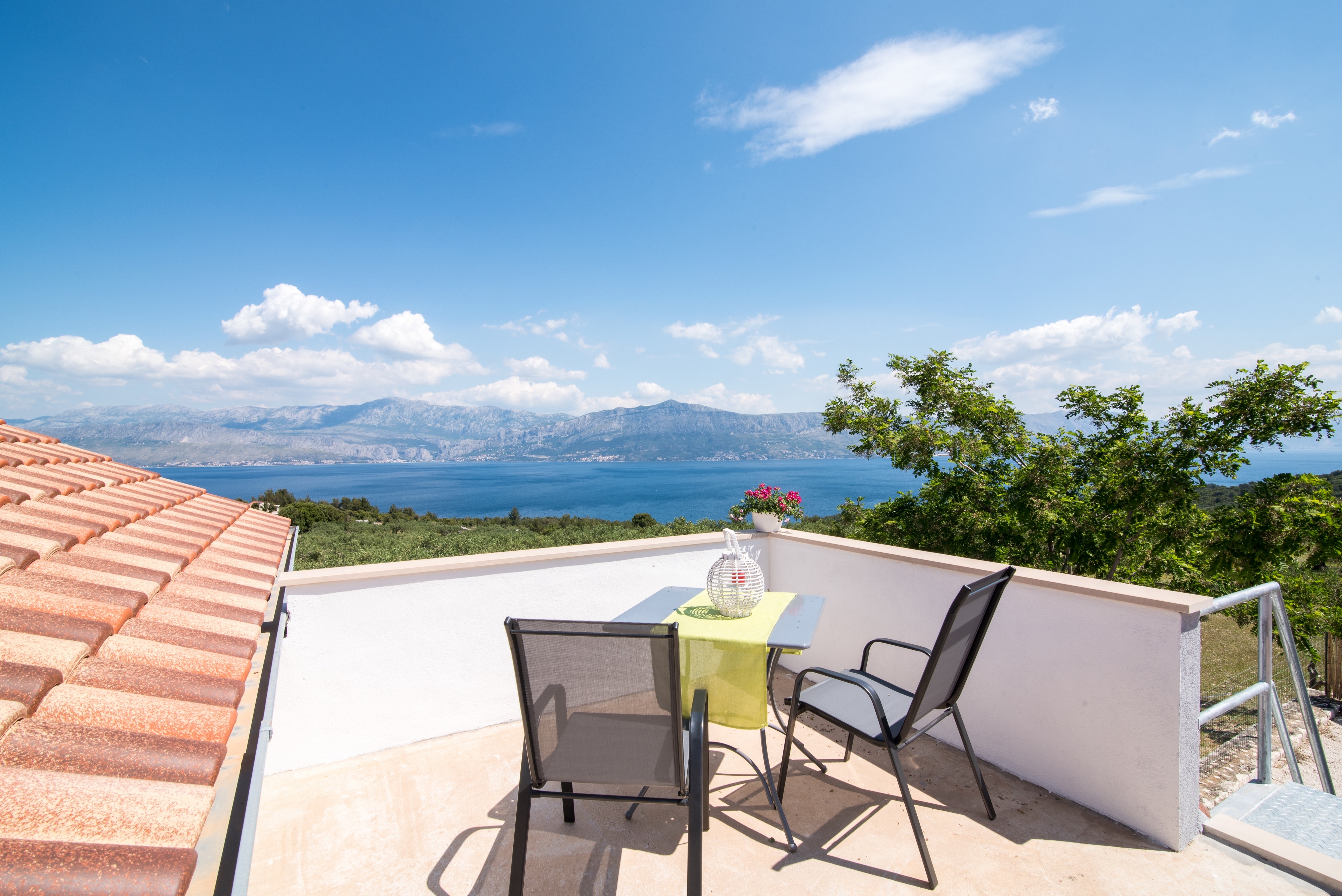 Two bedroom house with terrace and sea view Postira, Brač  K