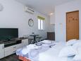 Schlafzimmer Podaca, Schlafzimmer in folgender Unterkunftsart studio-apartment, Klimaanlage vorhanden und WiFi.
