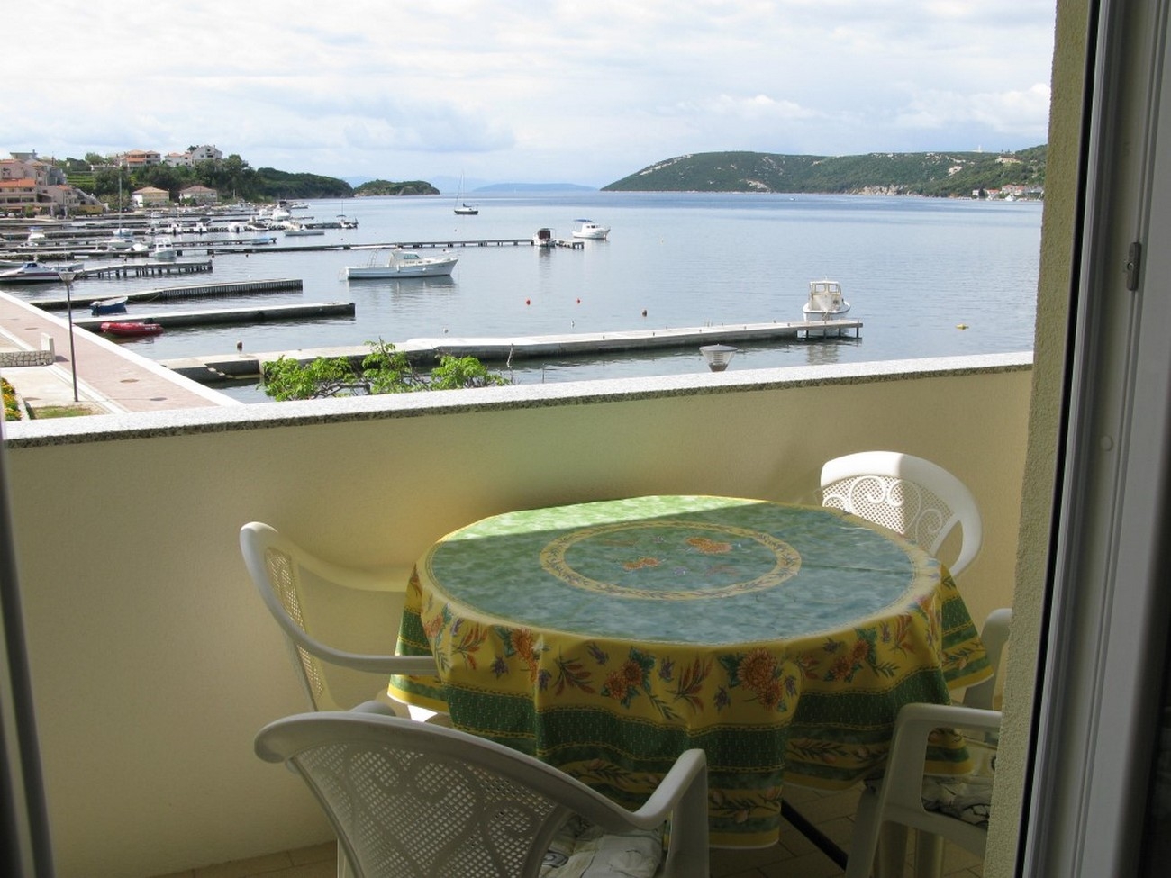 One bedroom apartment with balcony and sea view Supetarska Draga - Donja, Rab  A-c