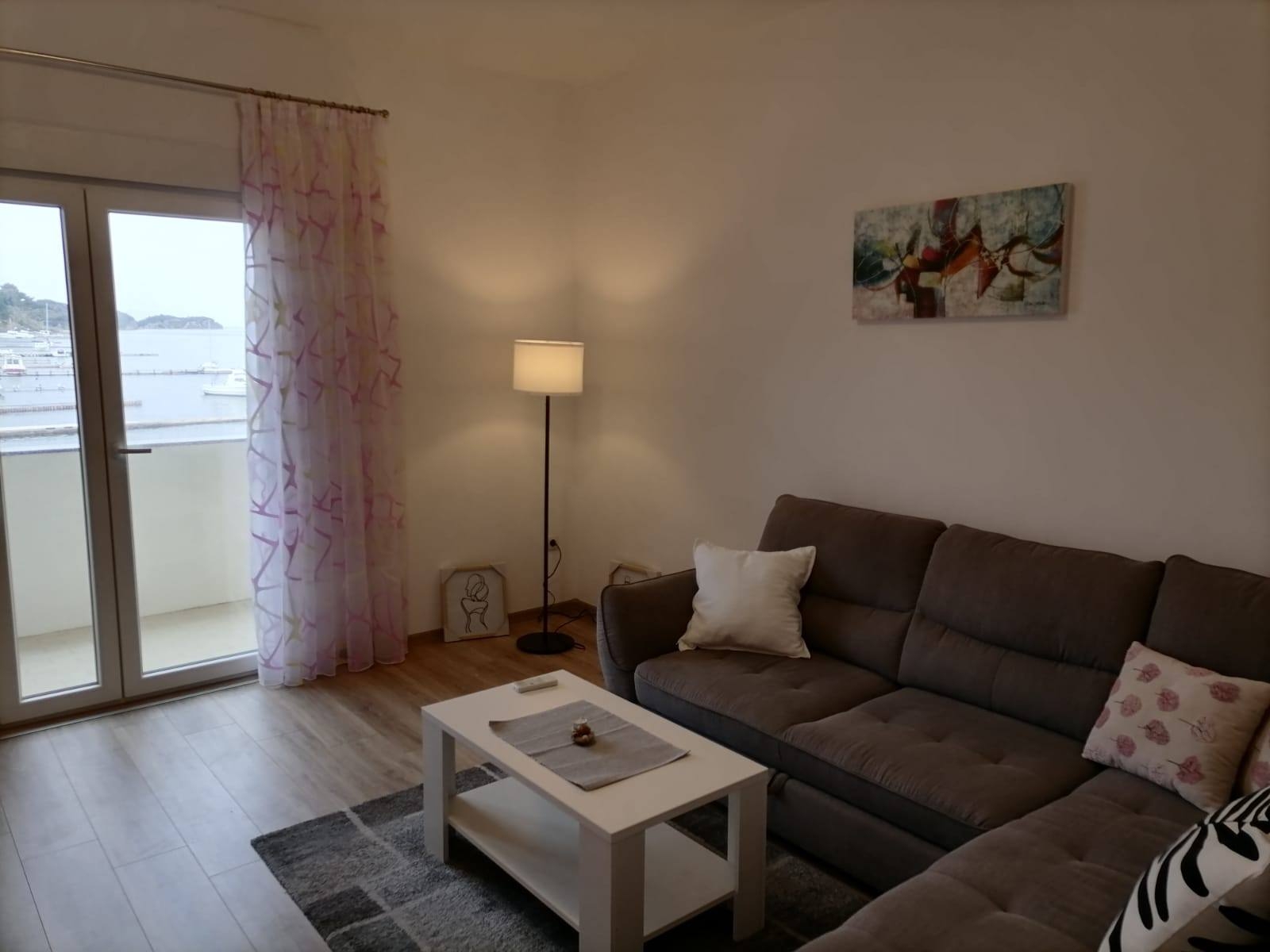 One bedroom apartment with balcony and sea view Supetarska Draga - Donja, Rab (A-11769-c) One bedroom apartment with balcony and sea view Supetarska Draga - Donja, Rab (A-11769-c)