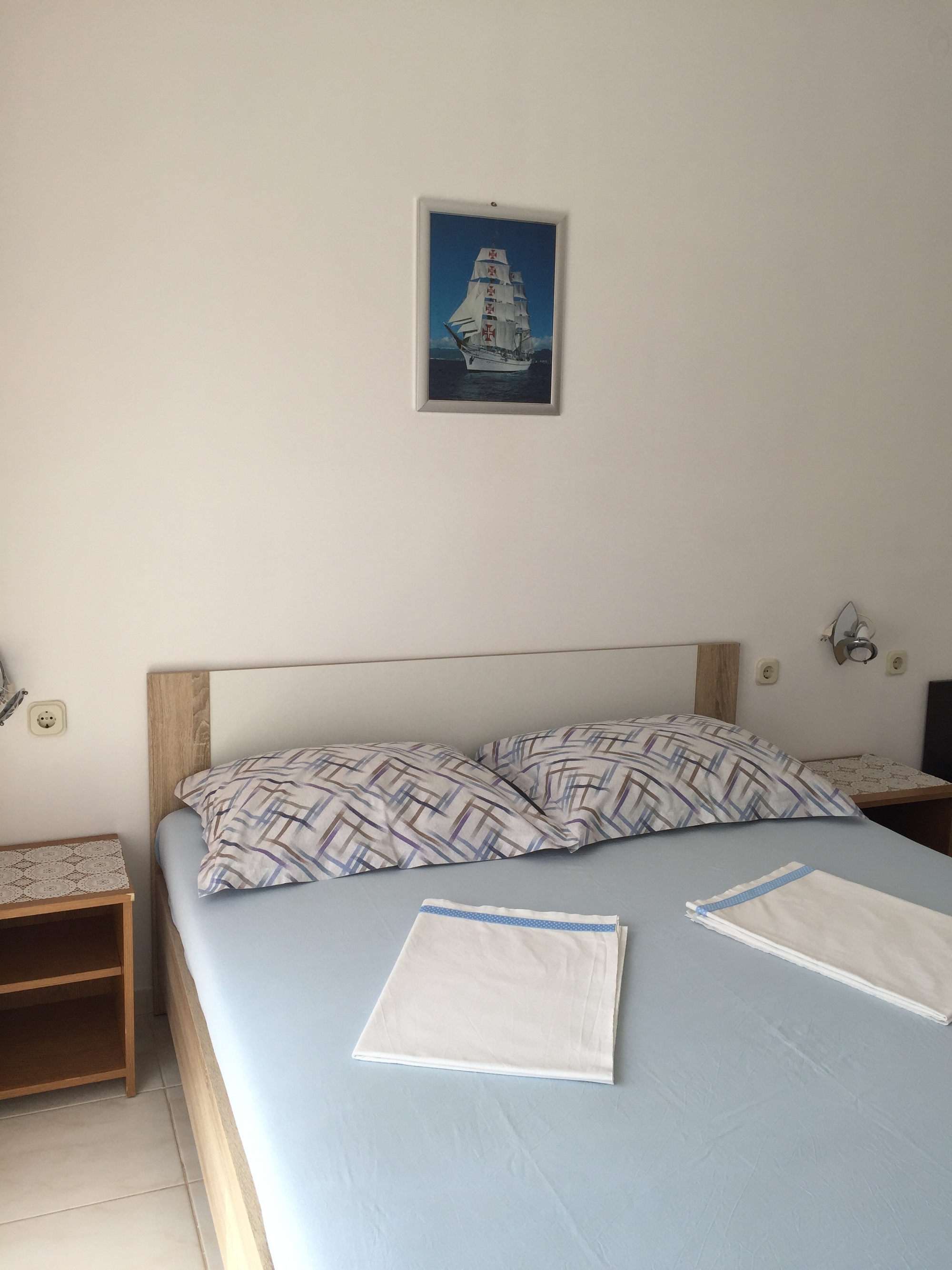 Dvosobni apartman s terasom i pogledom na more Lun, Pag  A-a