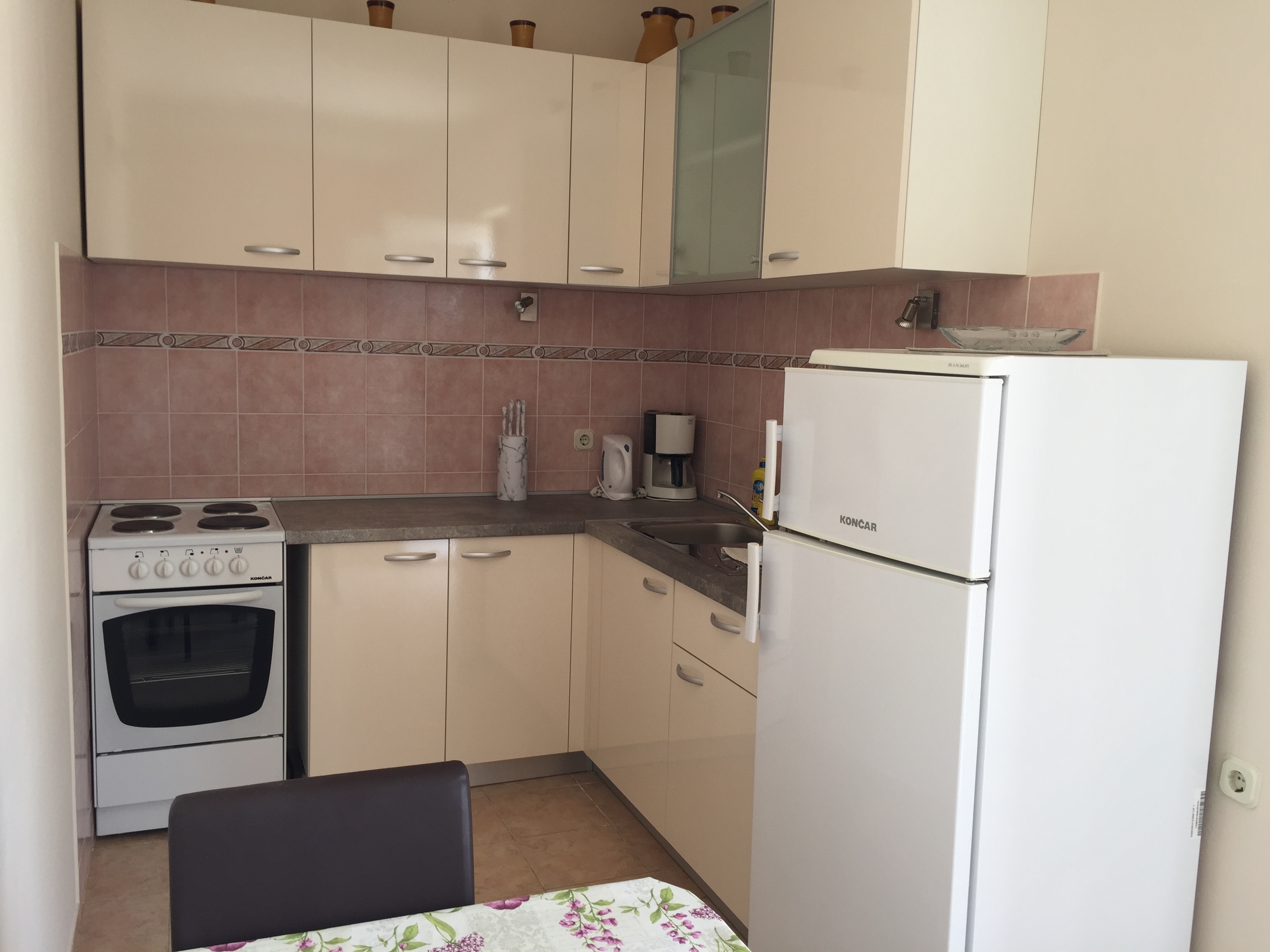 Dvosobni apartman s terasom i pogledom na more Lun, Pag  A-a