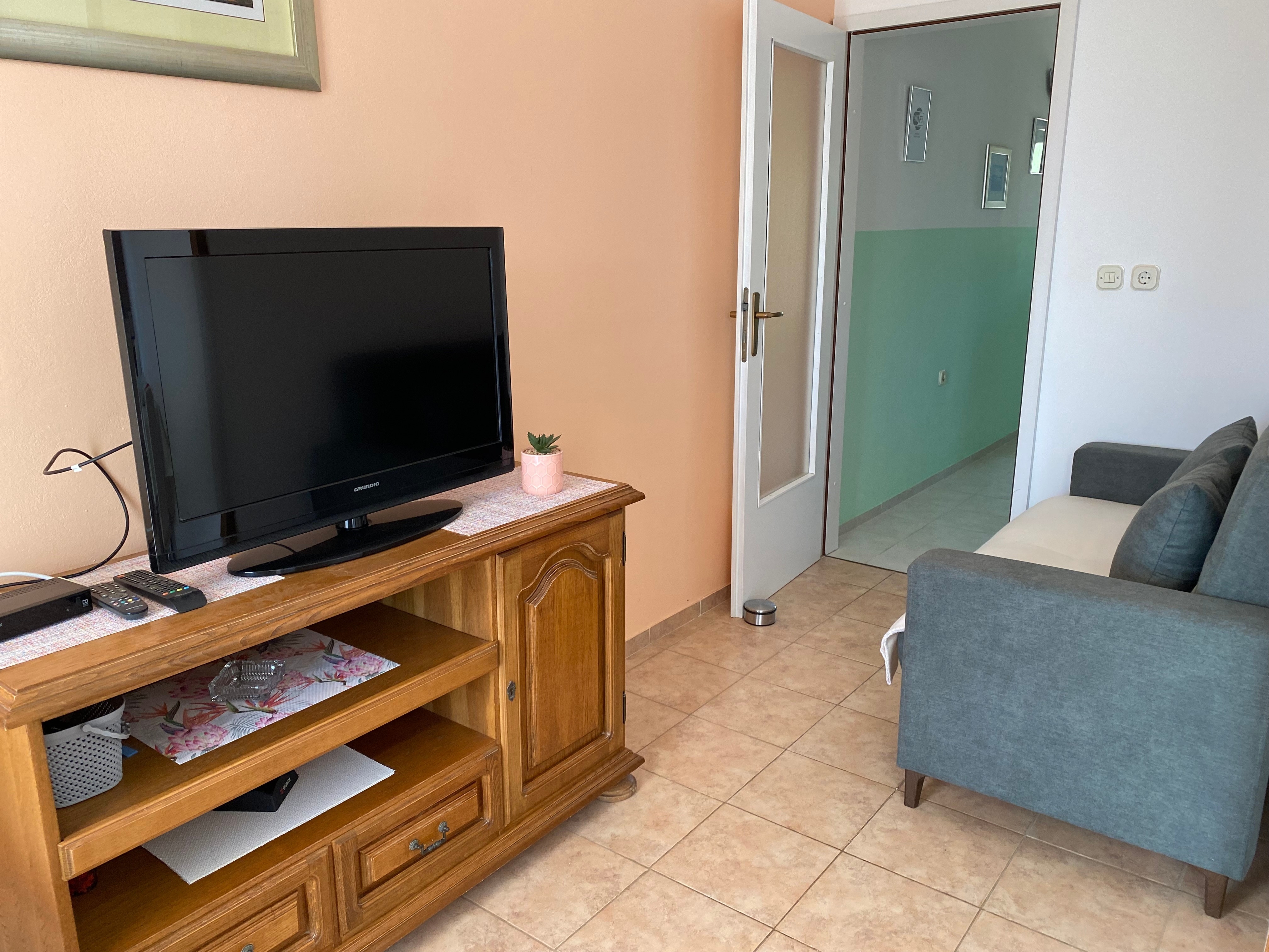 Dvosobni apartman s terasom i pogledom na more Lun, Pag  A-a