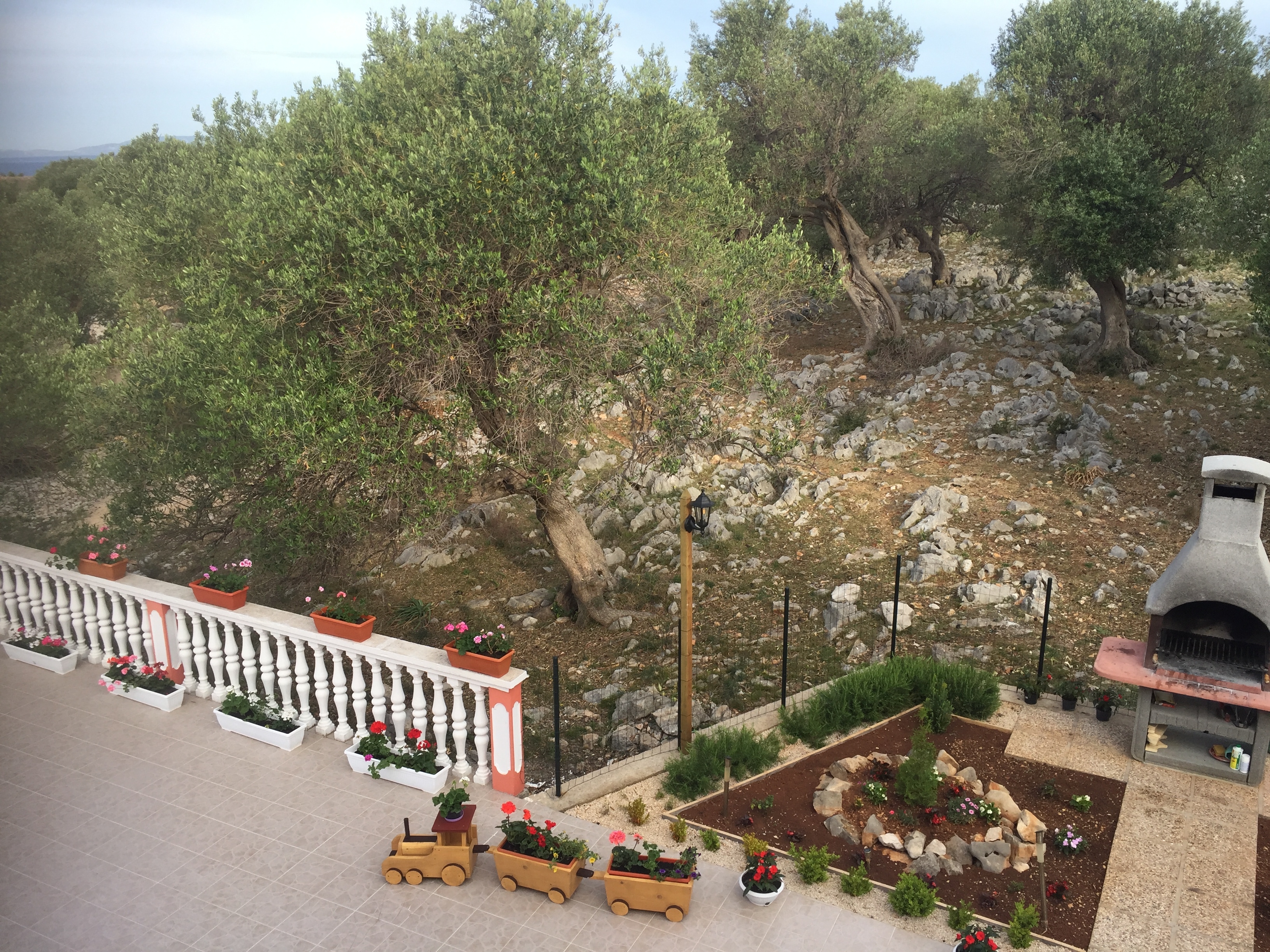 Dvosobni apartman s terasom i pogledom na more Lun, Pag  A-a