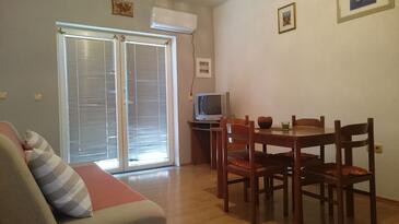 Trogir, Jídelna v ubytování typu apartment, s klimatizací a WiFi.