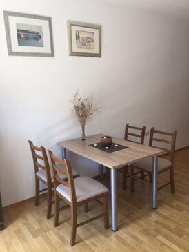 Dining room Trogir, Dining room in the apartment, dostupna klima i WIFI.