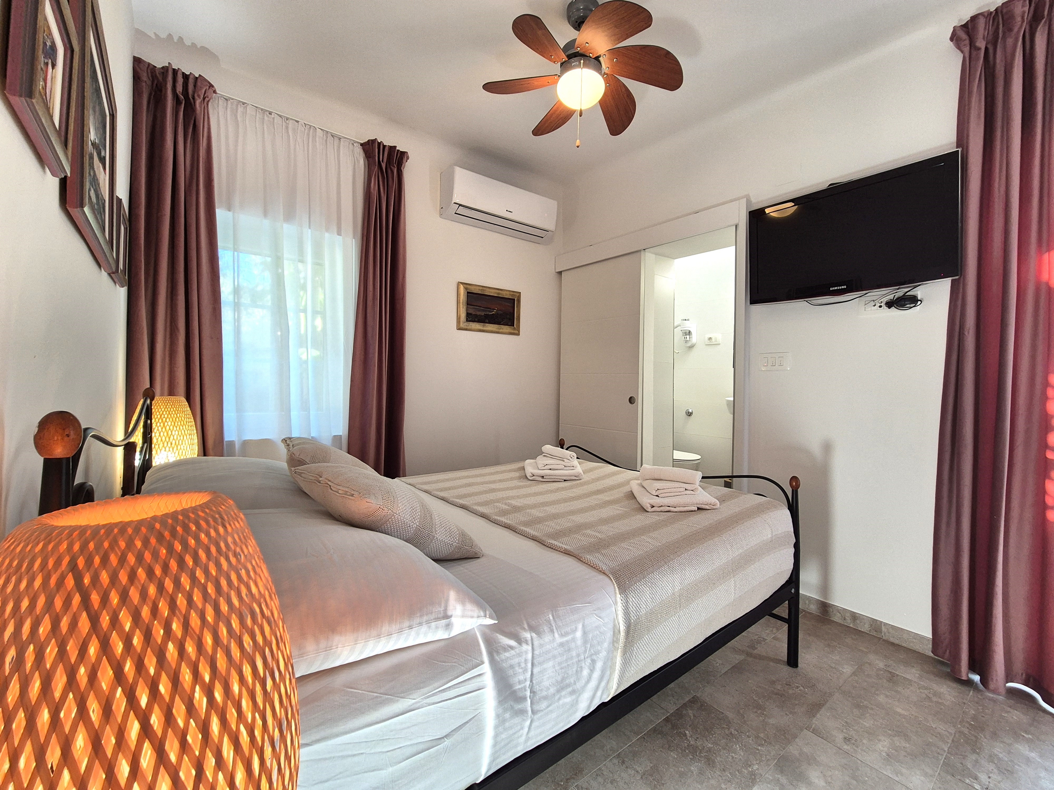 Three bedroom apartment with terrace Arbanija, Čiovo  A-c