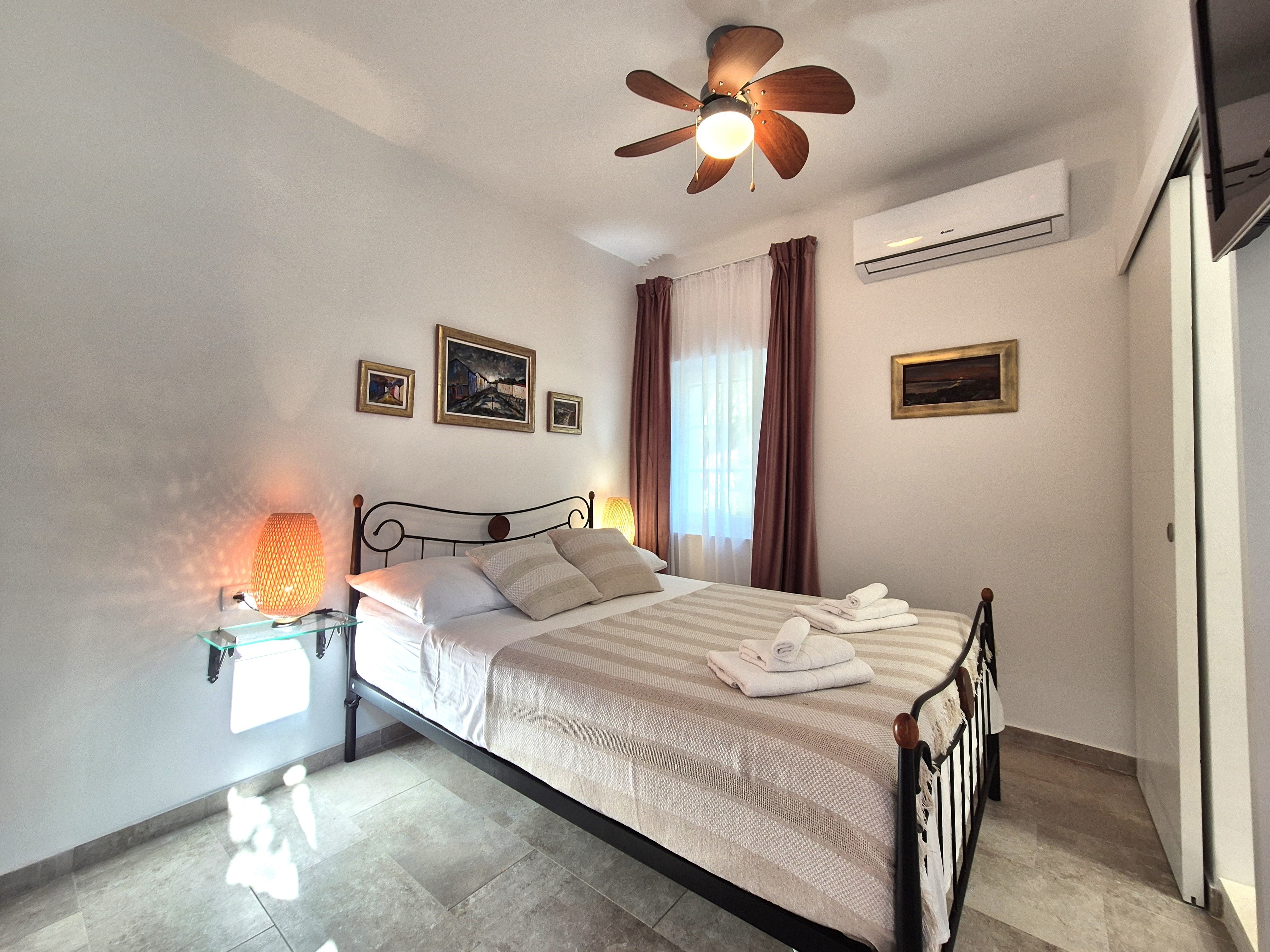 Three bedroom apartment with terrace Arbanija, Čiovo  A-c