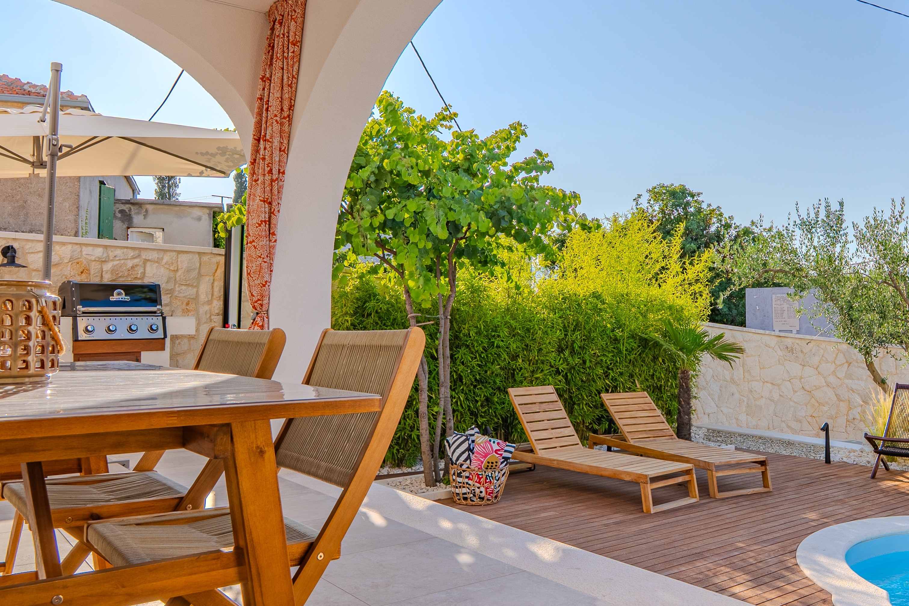 Three bedroom apartment with terrace Arbanija, Čiovo  A-c
