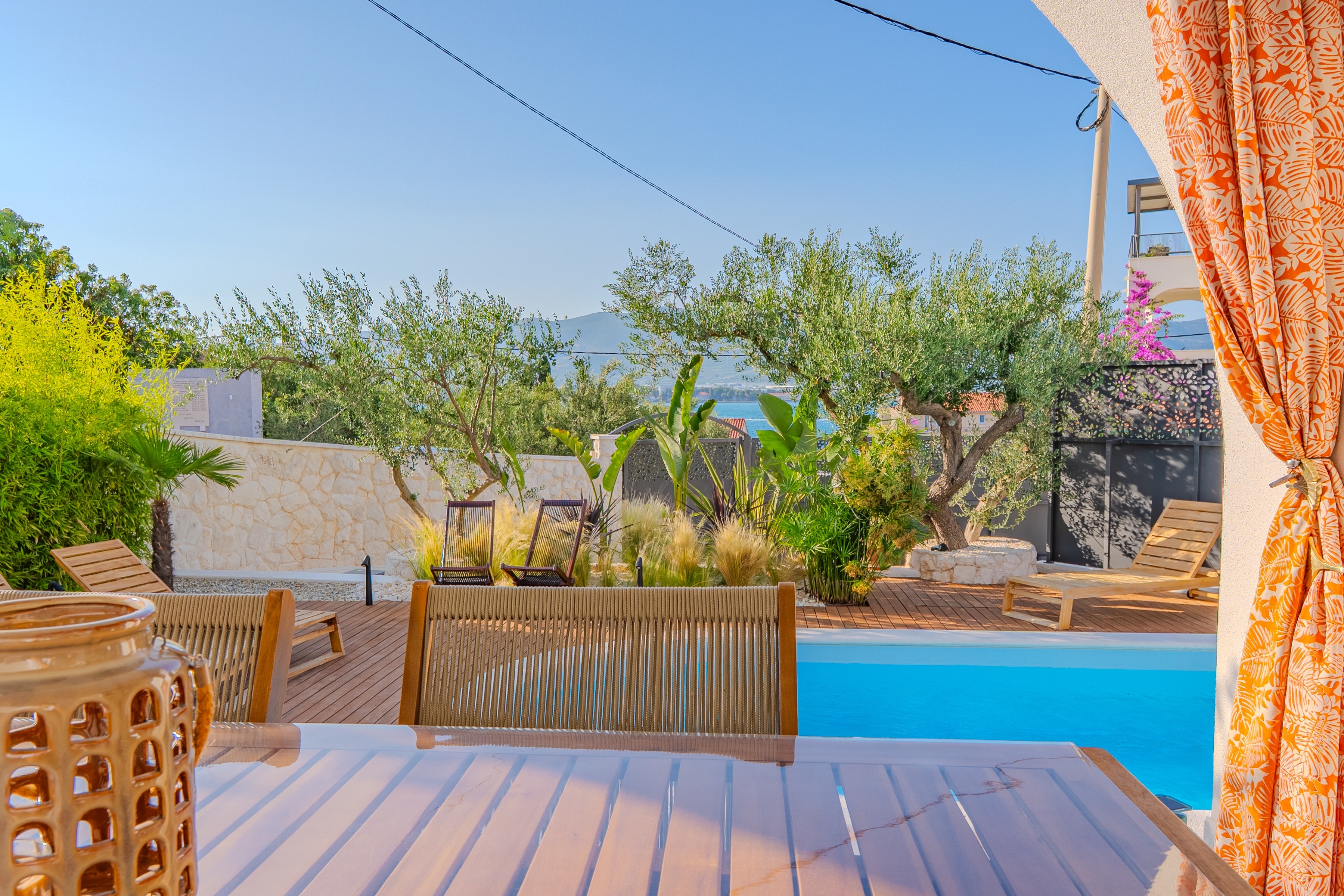 Three bedroom apartment with terrace Arbanija, Čiovo  A-c