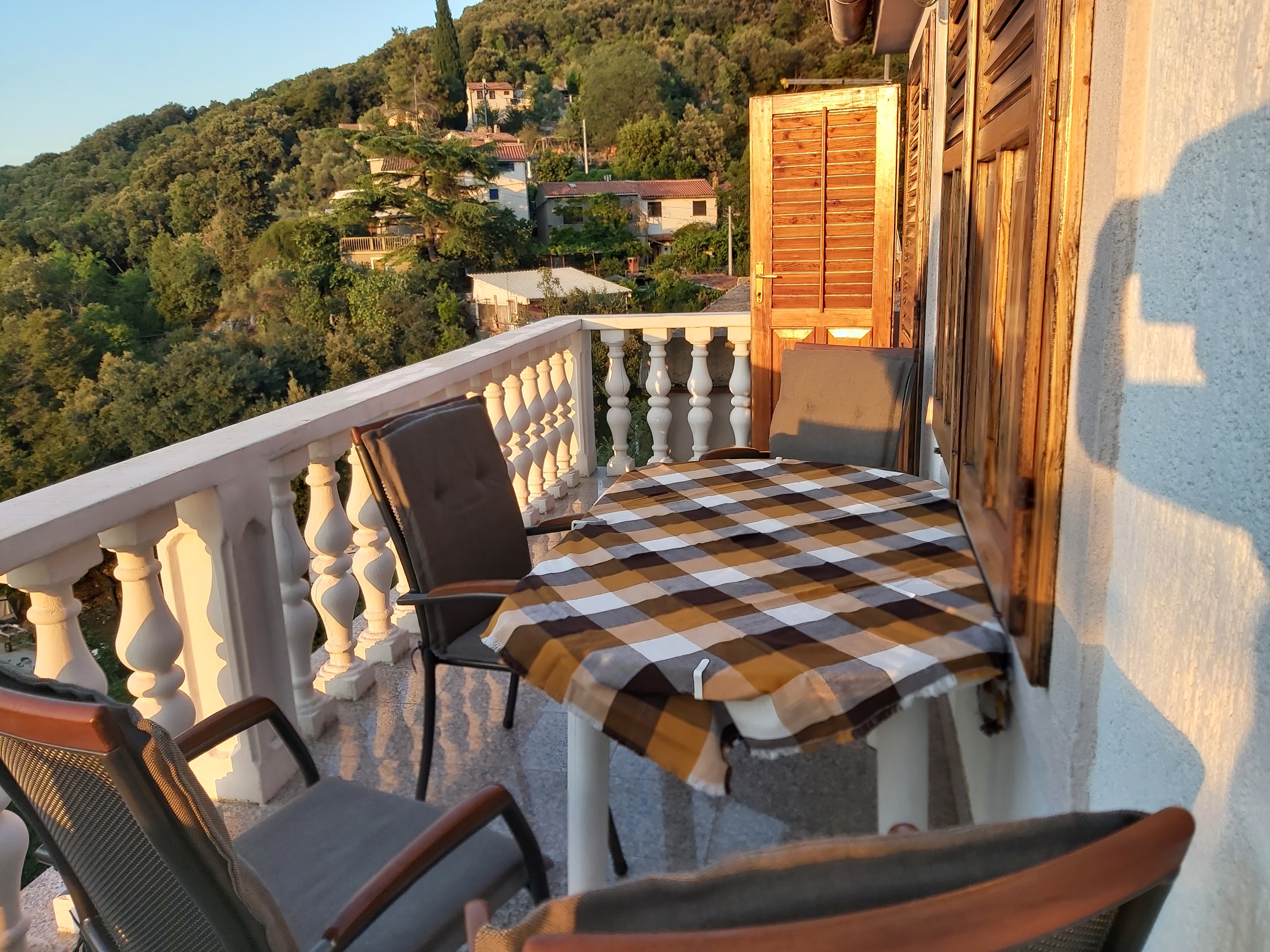 Two bedroom apartment with terrace and sea view Merag, Cres  A-a